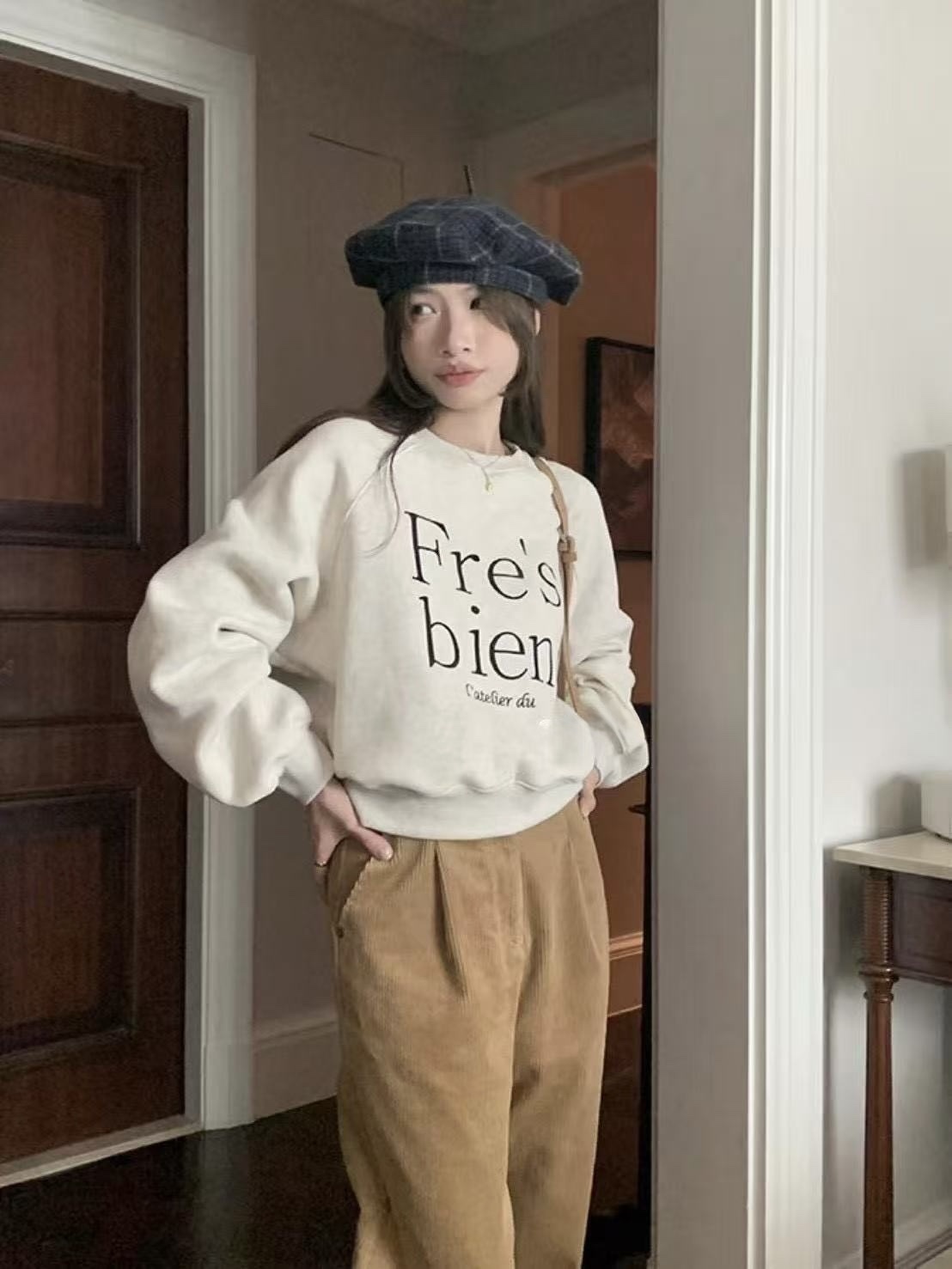 676 刺繡fre’s bien內刷毛大學T