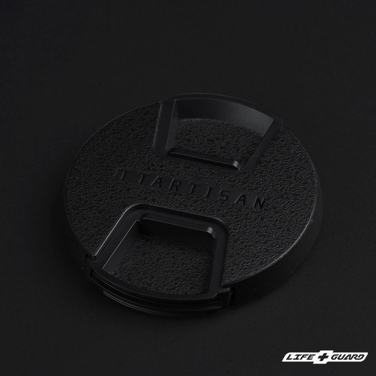 LIFE+GUARD 鏡頭貼膜特寫，砂紋黑風格設計，適用 TTArtisan AF 75mm F2