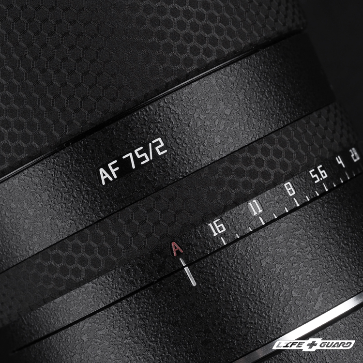 LIFE+GUARD 鏡頭貼膜特寫，砂紋黑風格設計，適用 TTArtisan AF 75mm F2