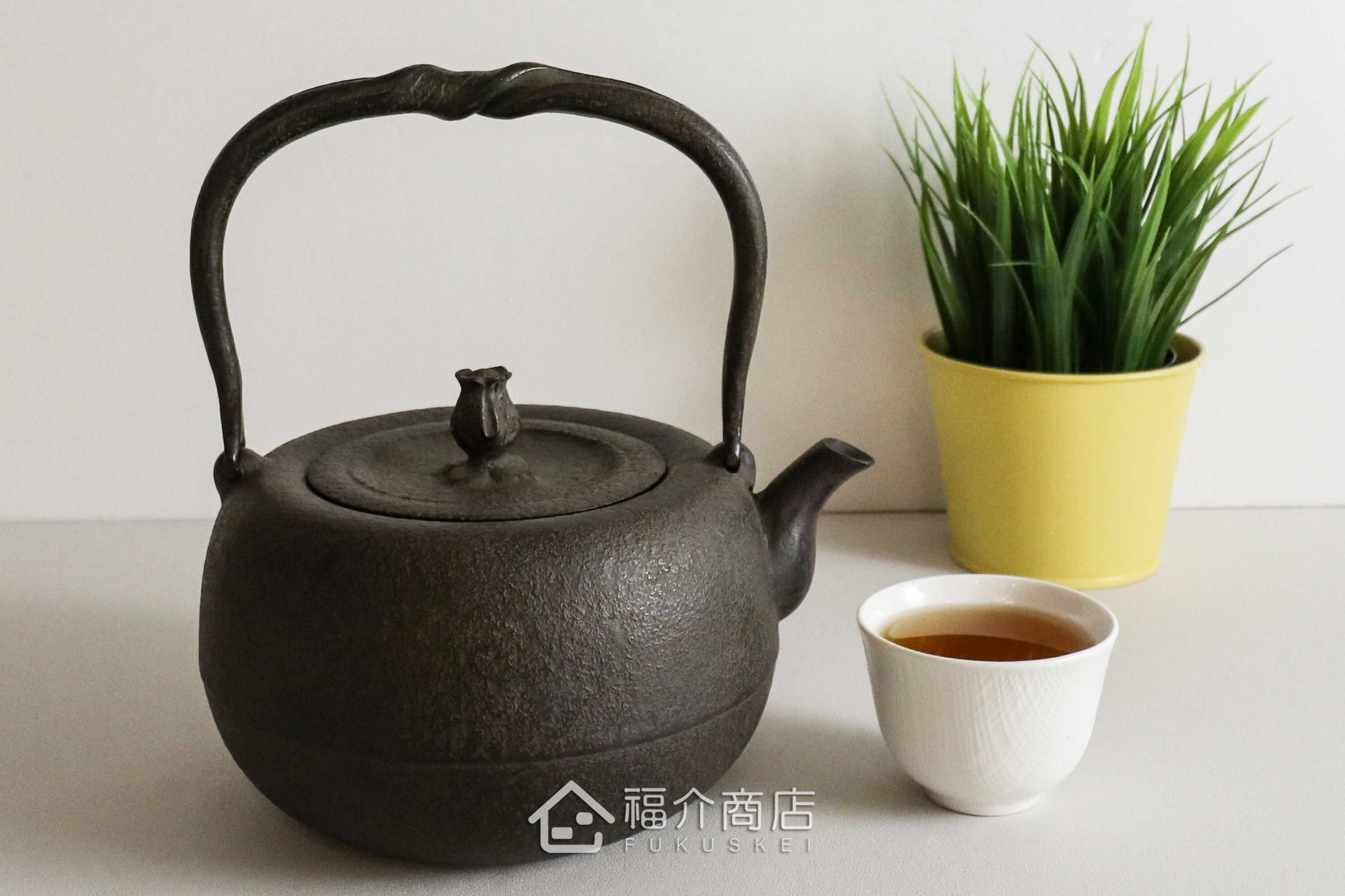 煮水泡茶用的姥口造型素面肌理日本製鑄鐵茶壺