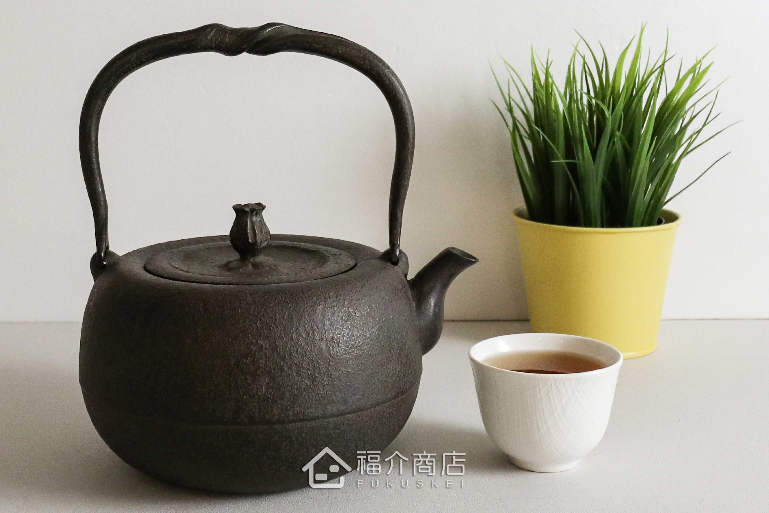 煮水泡茶用的姥口造型素面肌理日本製鑄鐵茶壺