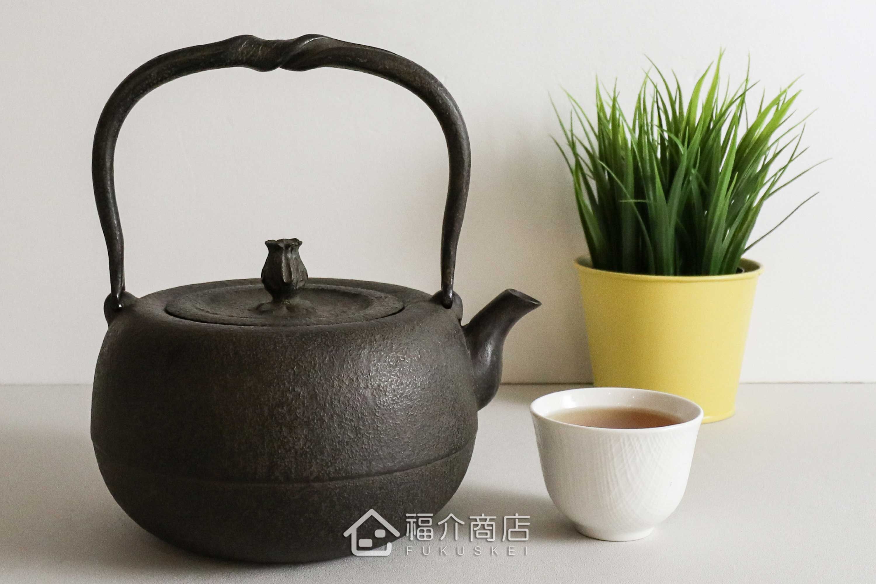煮水泡茶用的姥口造型素面肌理日本製鑄鐵茶壺