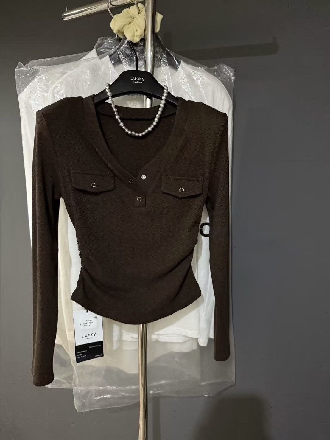 7981 側收腰假口袋上衣