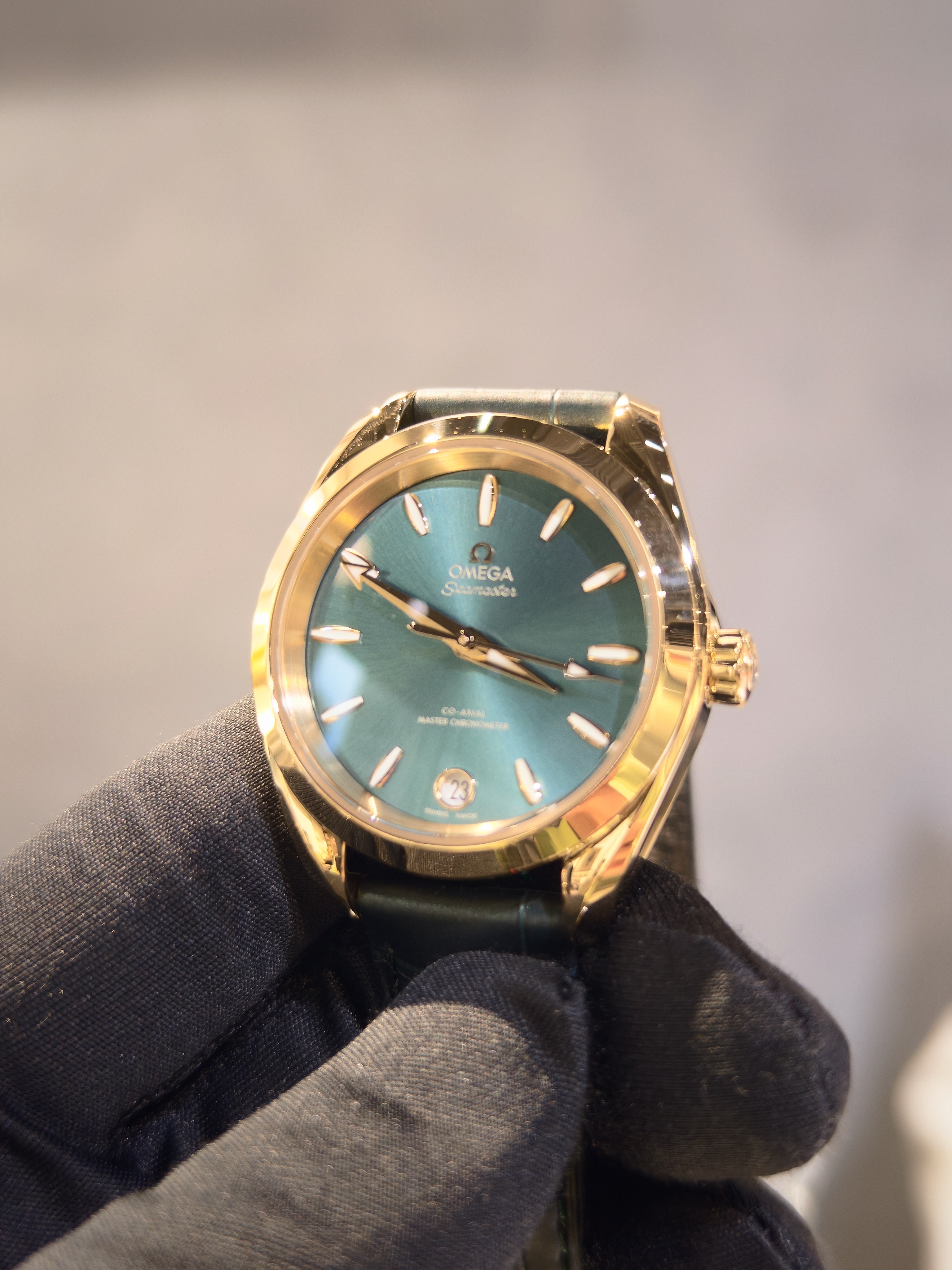 BRAND NEW OMEGA SEAMASTER AQUA TERRA  220.53.34.20.10.001 22053342010001 GREEN DIAL 18K GOLD ON LEATHER STRAP 34MM