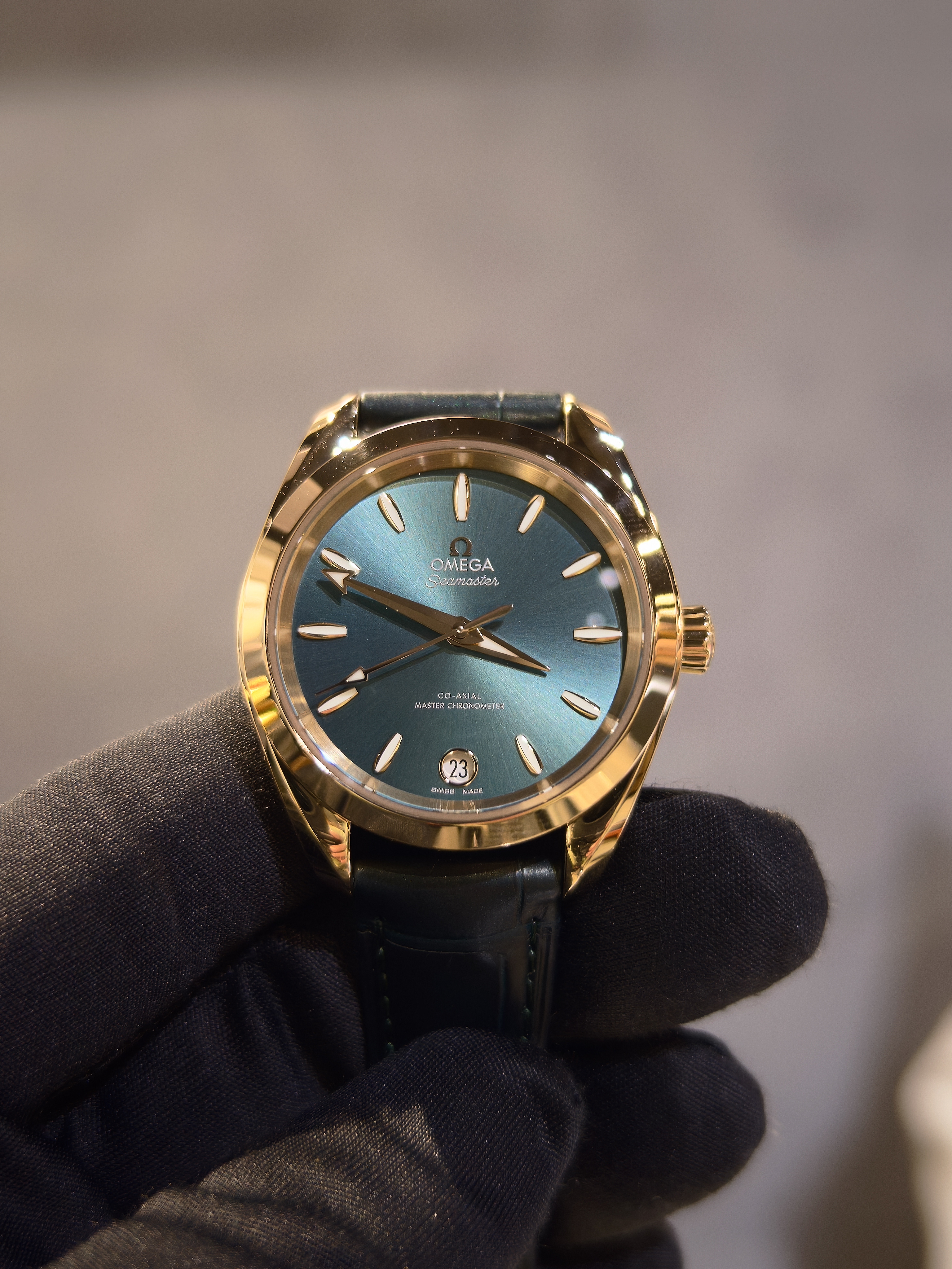 BRAND NEW OMEGA SEAMASTER AQUA TERRA  220.53.34.20.10.001 22053342010001 GREEN DIAL 18K GOLD ON LEATHER STRAP 34MM