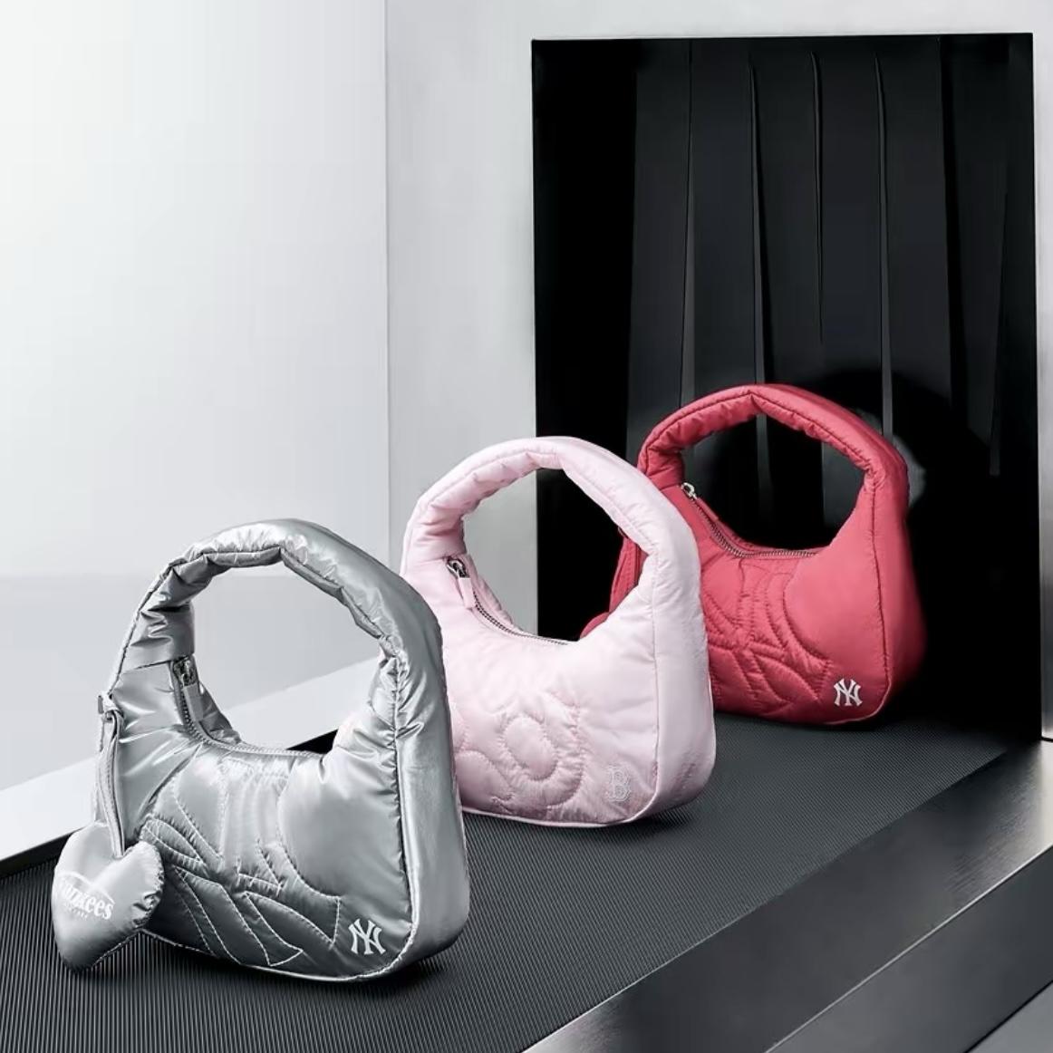 MLB X KARINA 柳智敏 愛心掛件 雲朵包 迷你手提包 NY手拿包 紐約洋基 韓國限定 卡寶同款