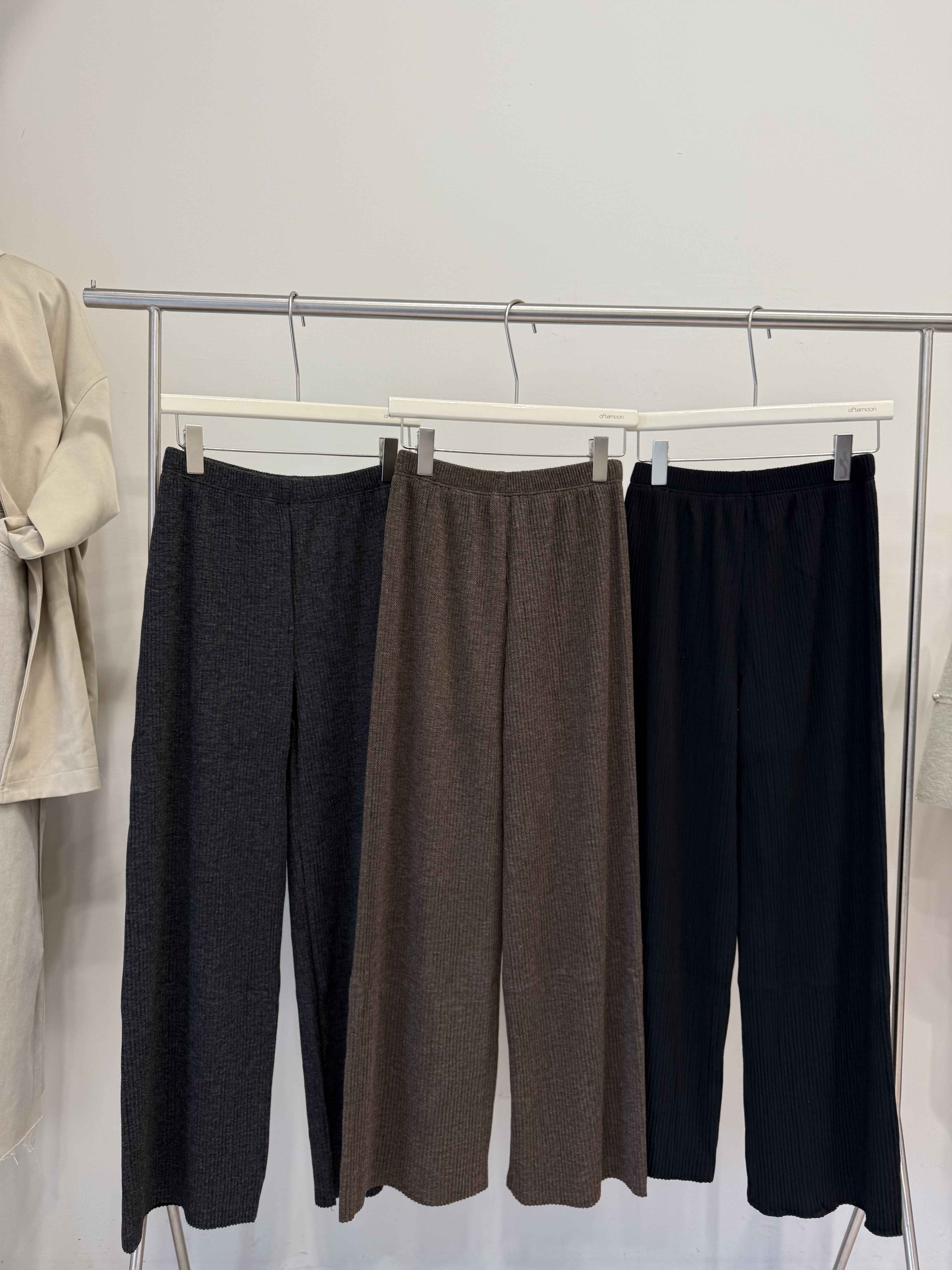 9502 鬆緊坑紋直筒寬褲