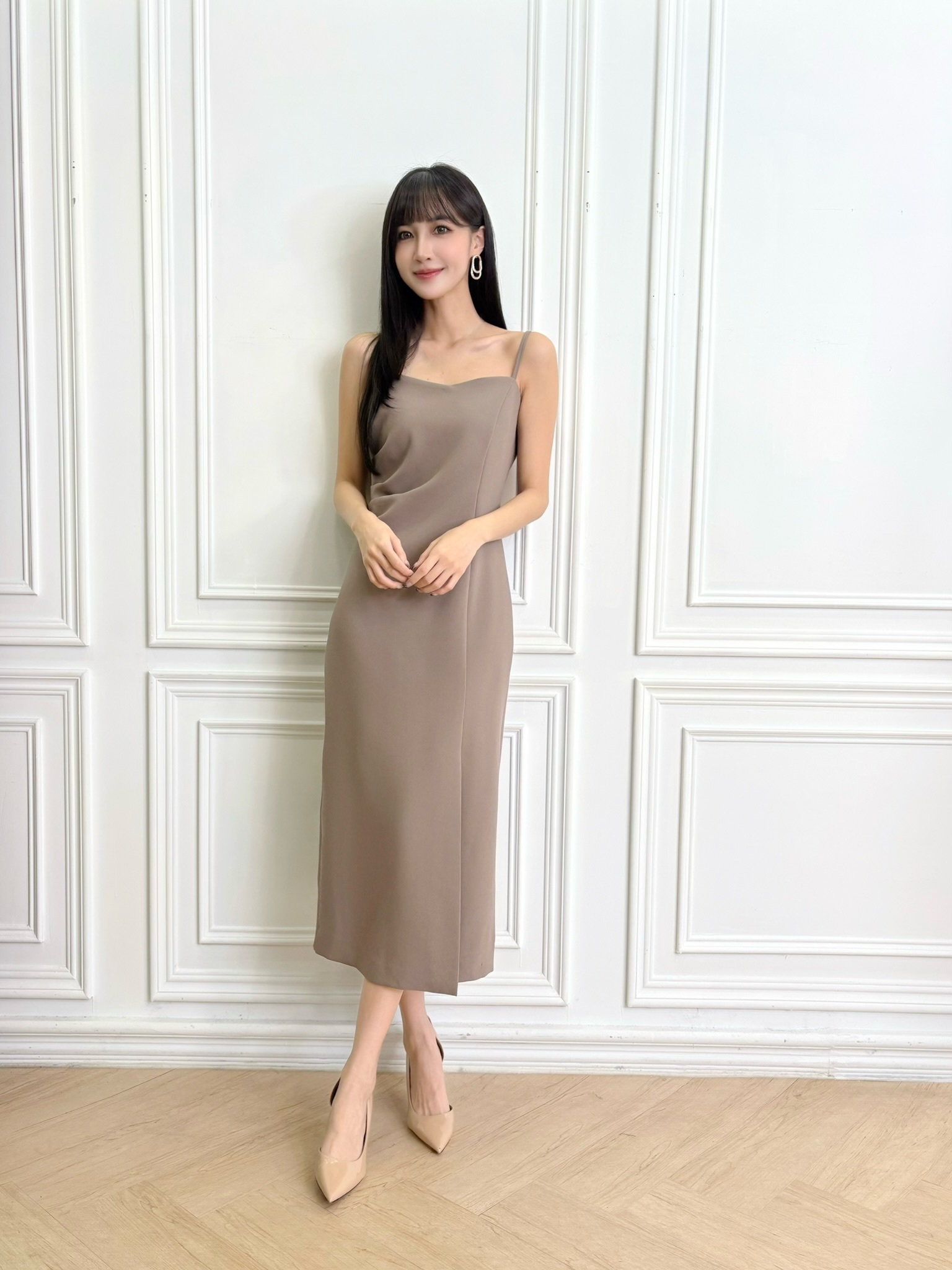 細肩帶側抓皺下擺開衩長洋