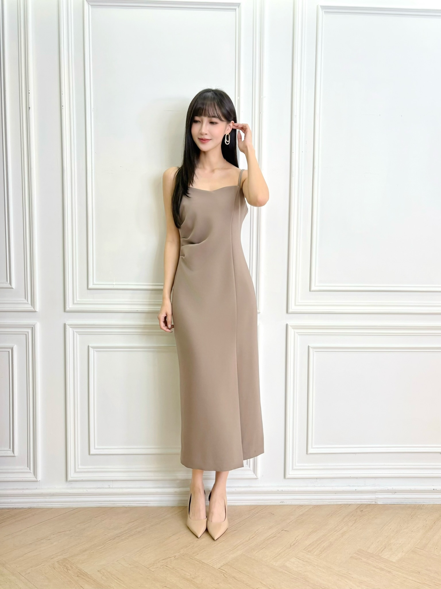 細肩帶側抓皺下擺開衩長洋