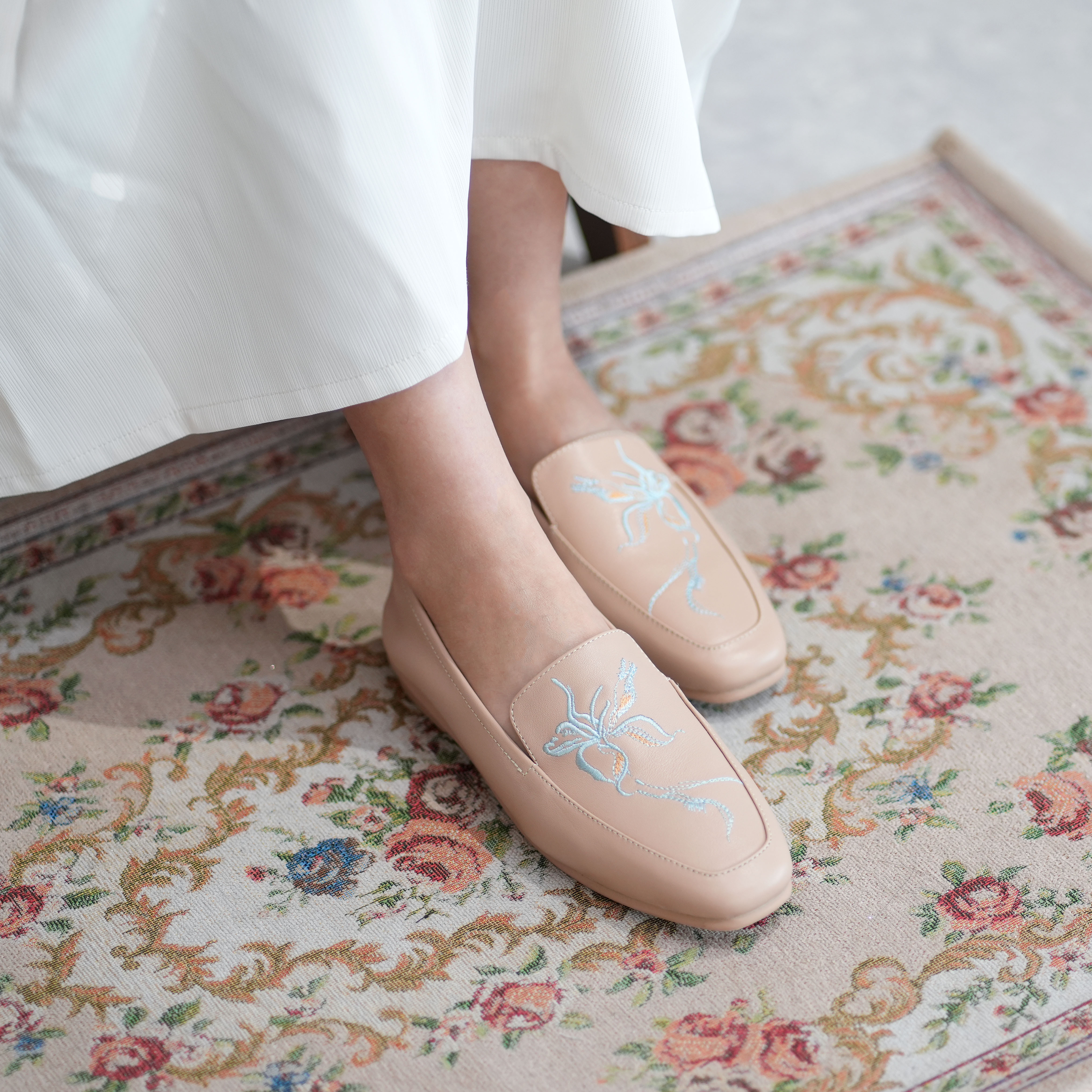 刺繡樂福鞋｜靜花影(杏粉)