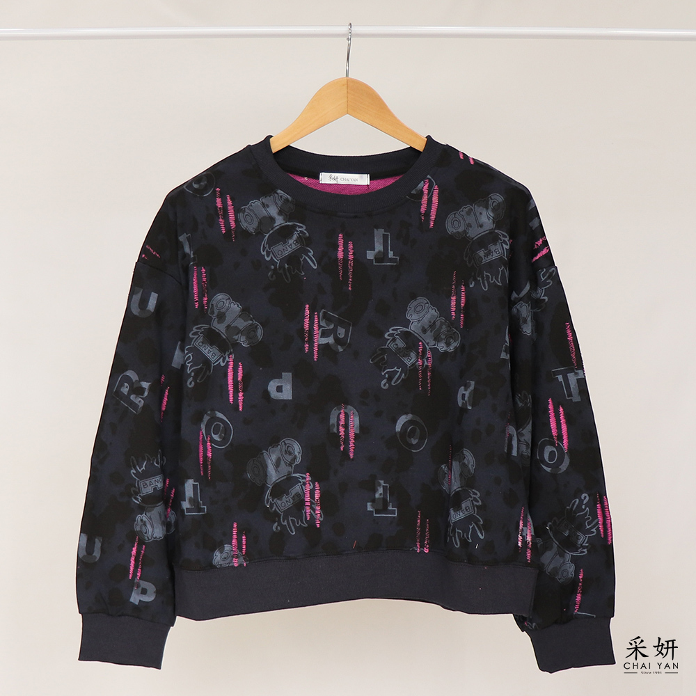 卡通渲染破洞縫線長袖上衣