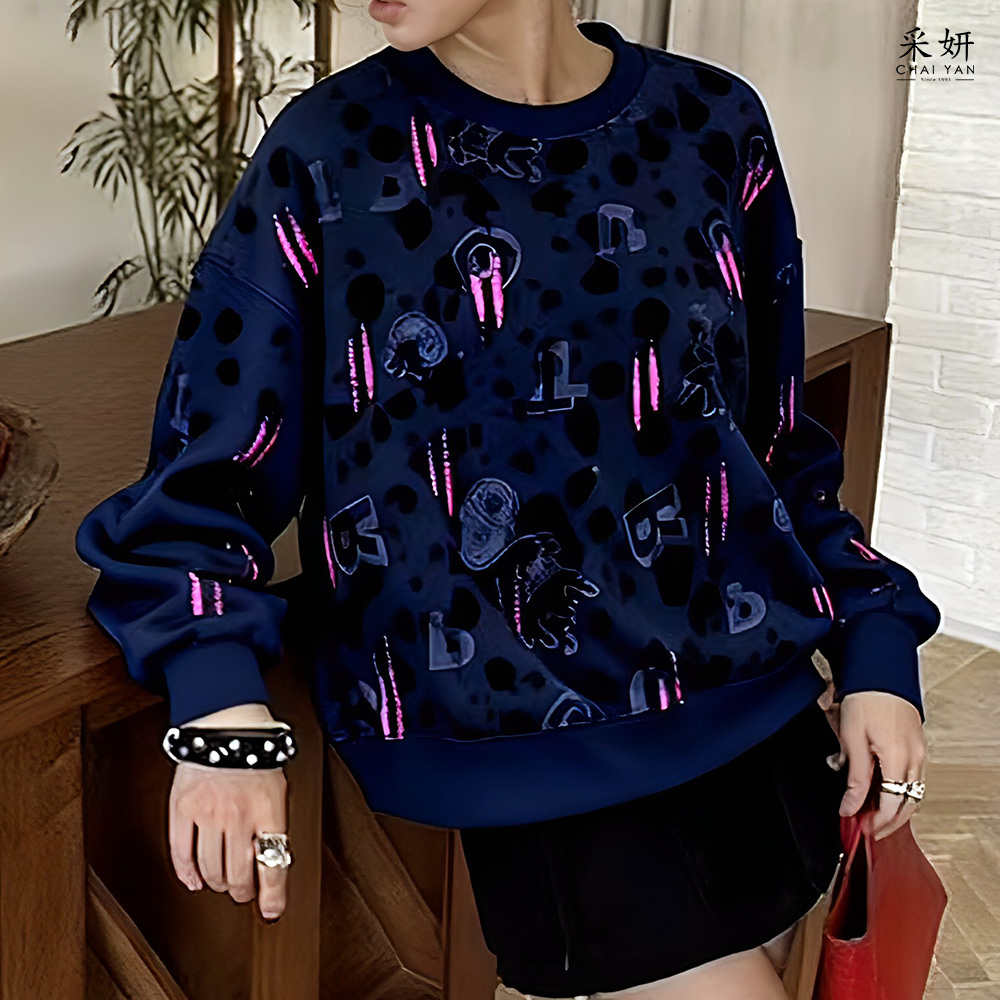 卡通渲染破洞縫線長袖上衣