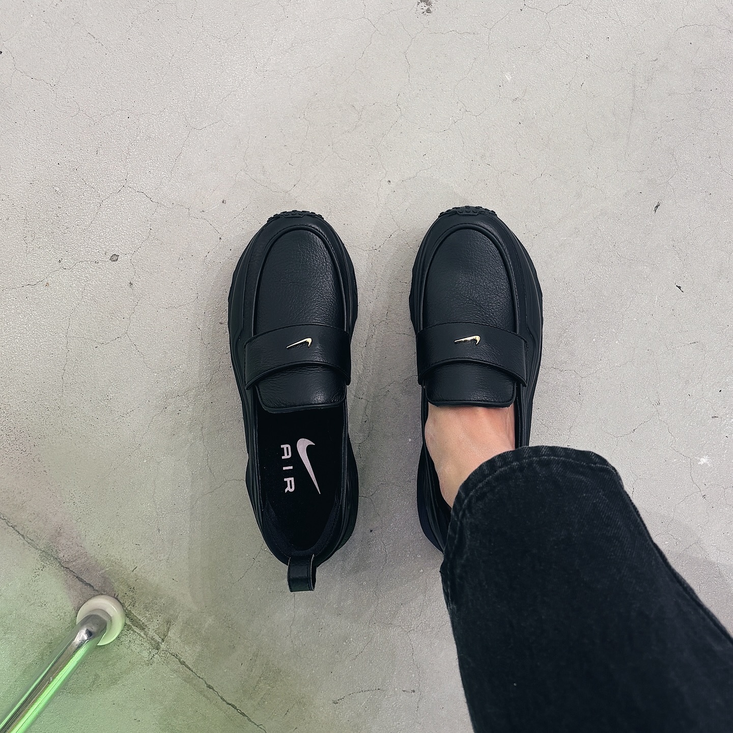 Nike Air Max Phenomena x SWDC 黑色 小金勾 荔枝皮 厚底 增高 樂福鞋 IM8814-001