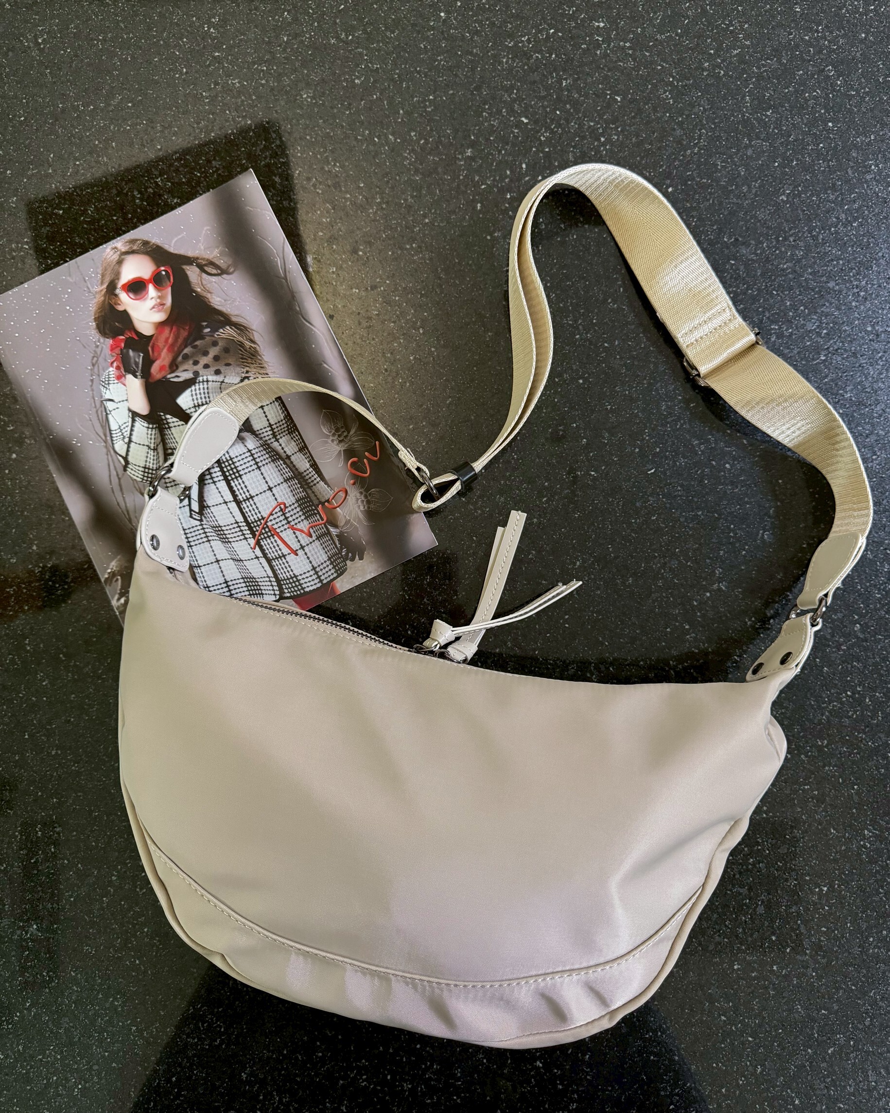 A888-熱銷破千!!實用主義者多內袋半月包