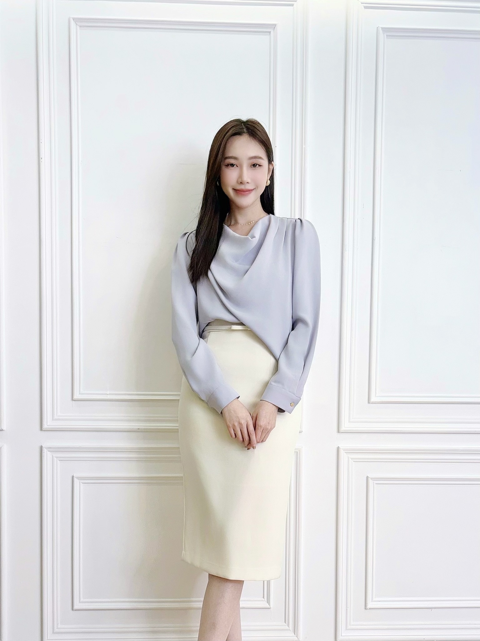 ( JS ) 絲滑垂墜領片上衣 - 淡雅藍