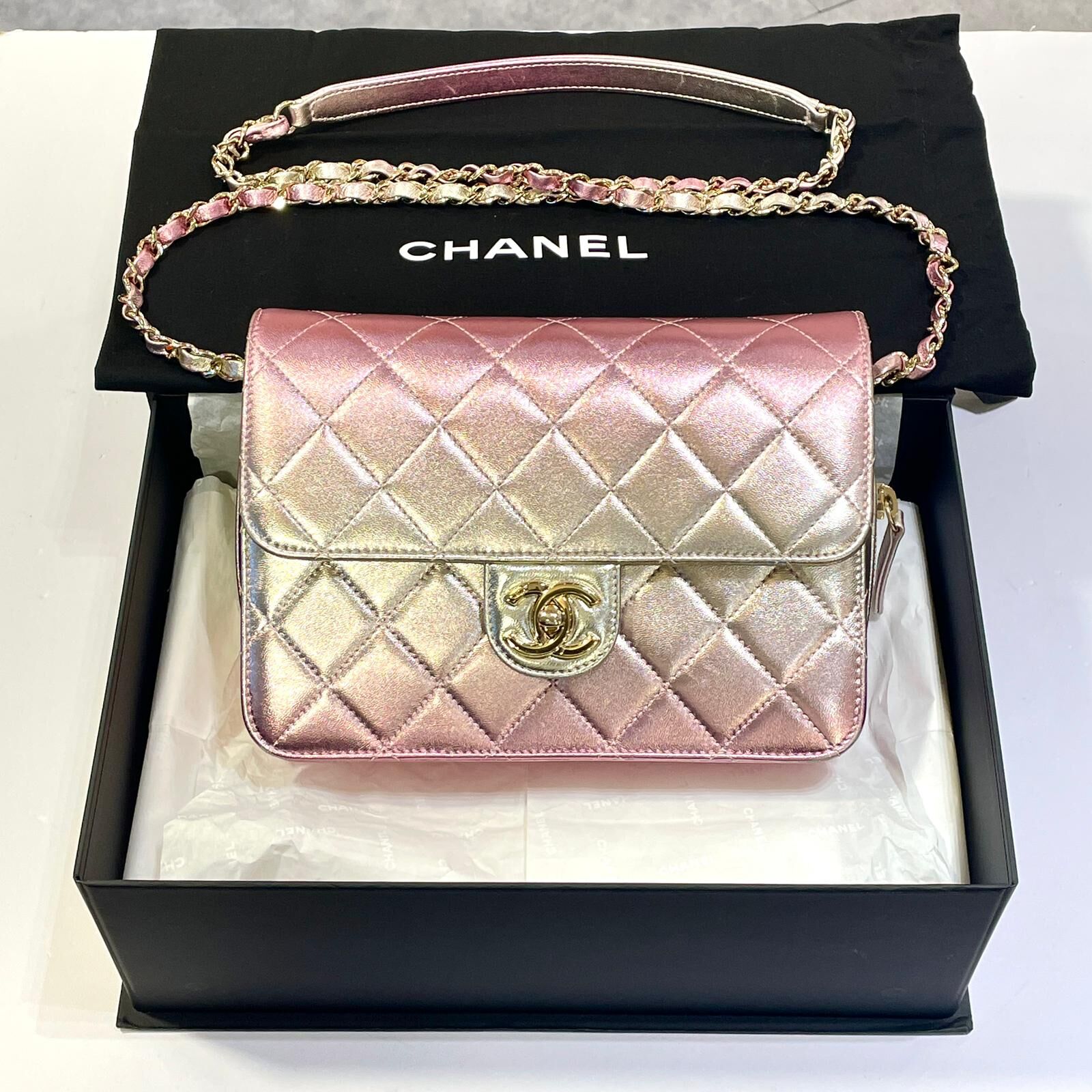 95%NEW二手CHANEL 22C AS3003 Like A Wallet Flap Bag 晶片款,粉紅色銀金漸變羊皮淡金扣 #香榭站正品