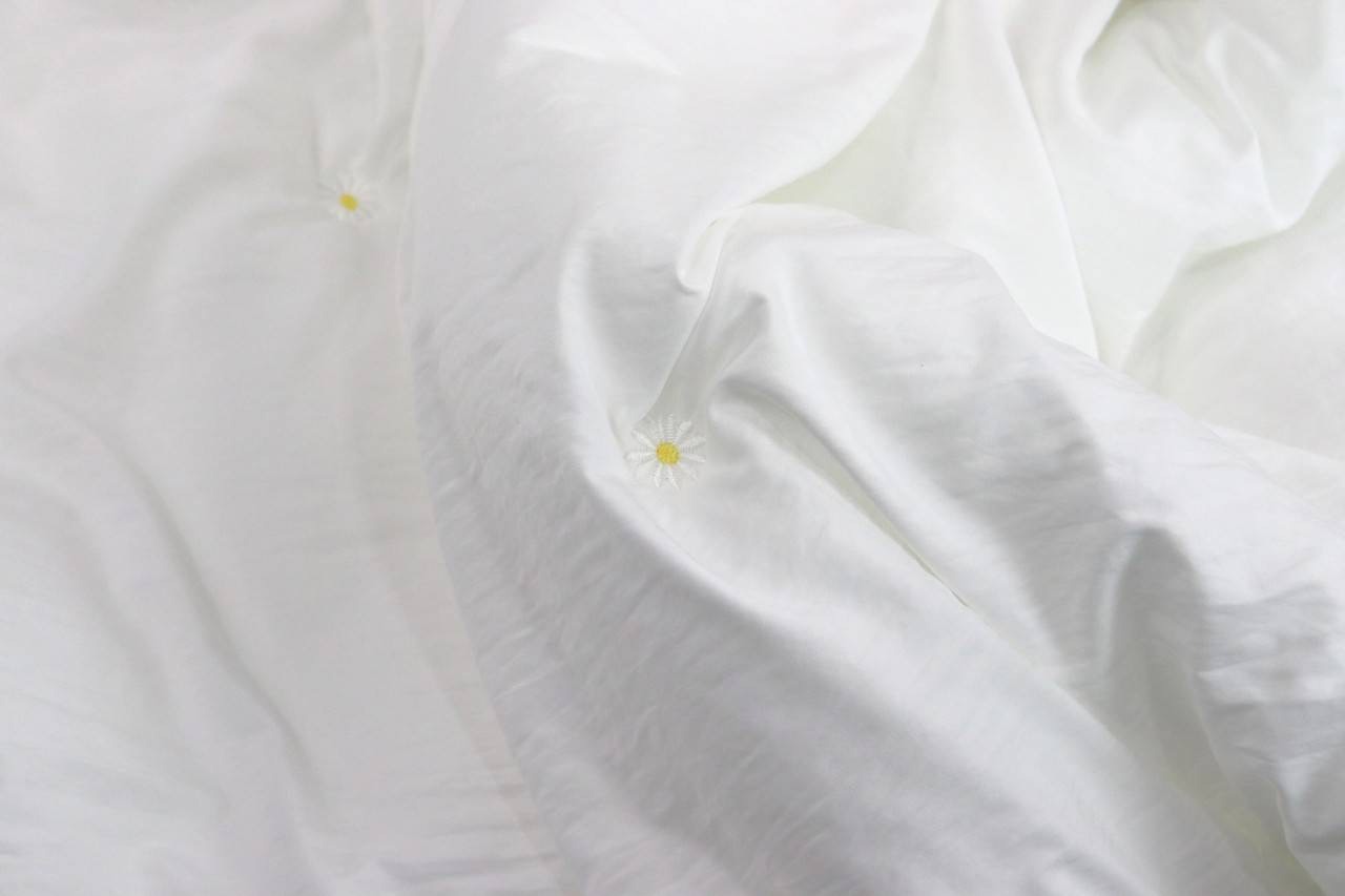 D87一見鍾情緞面小雛菊