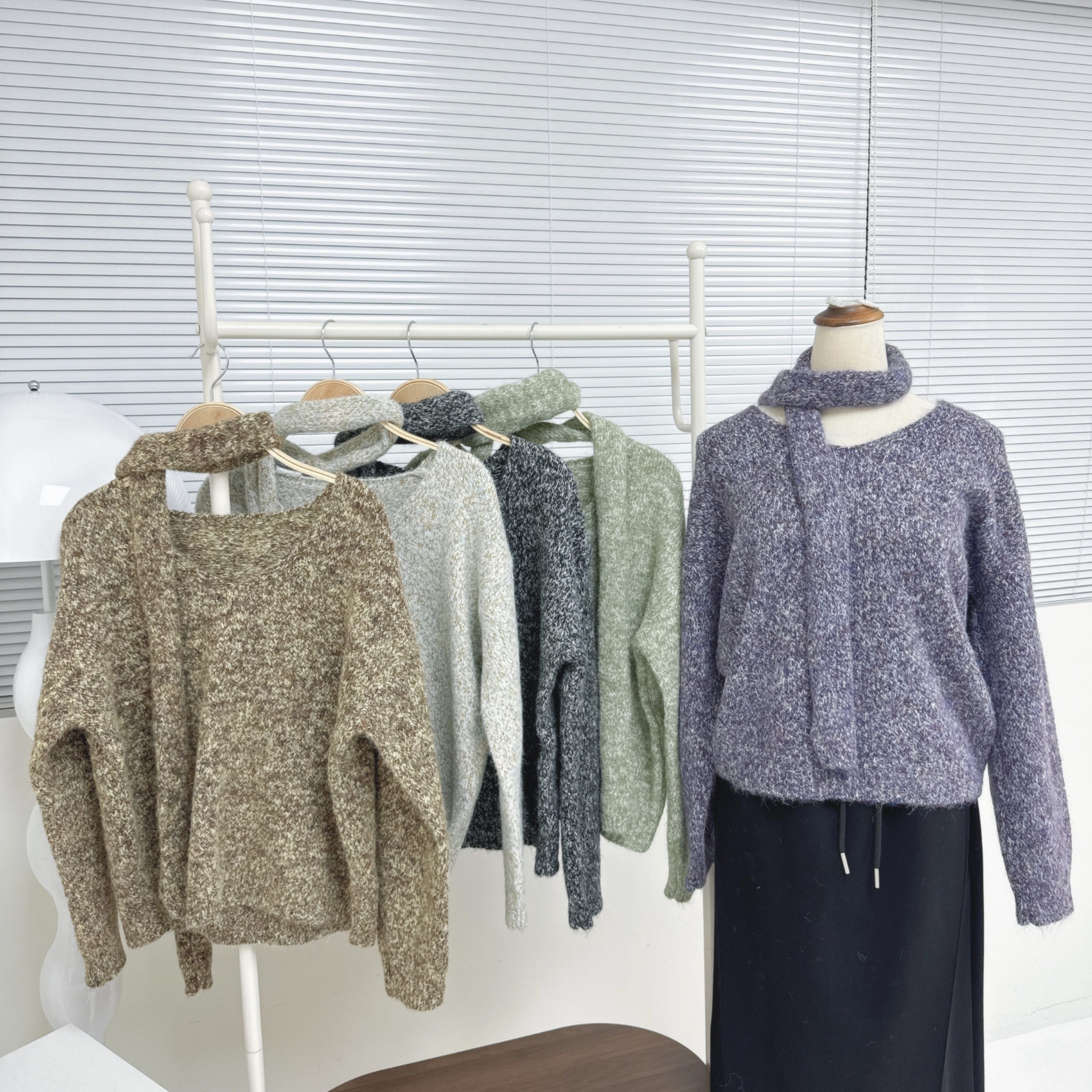 【Hoi2推介】V領混色長袖毛衣連頸巾 (A29)