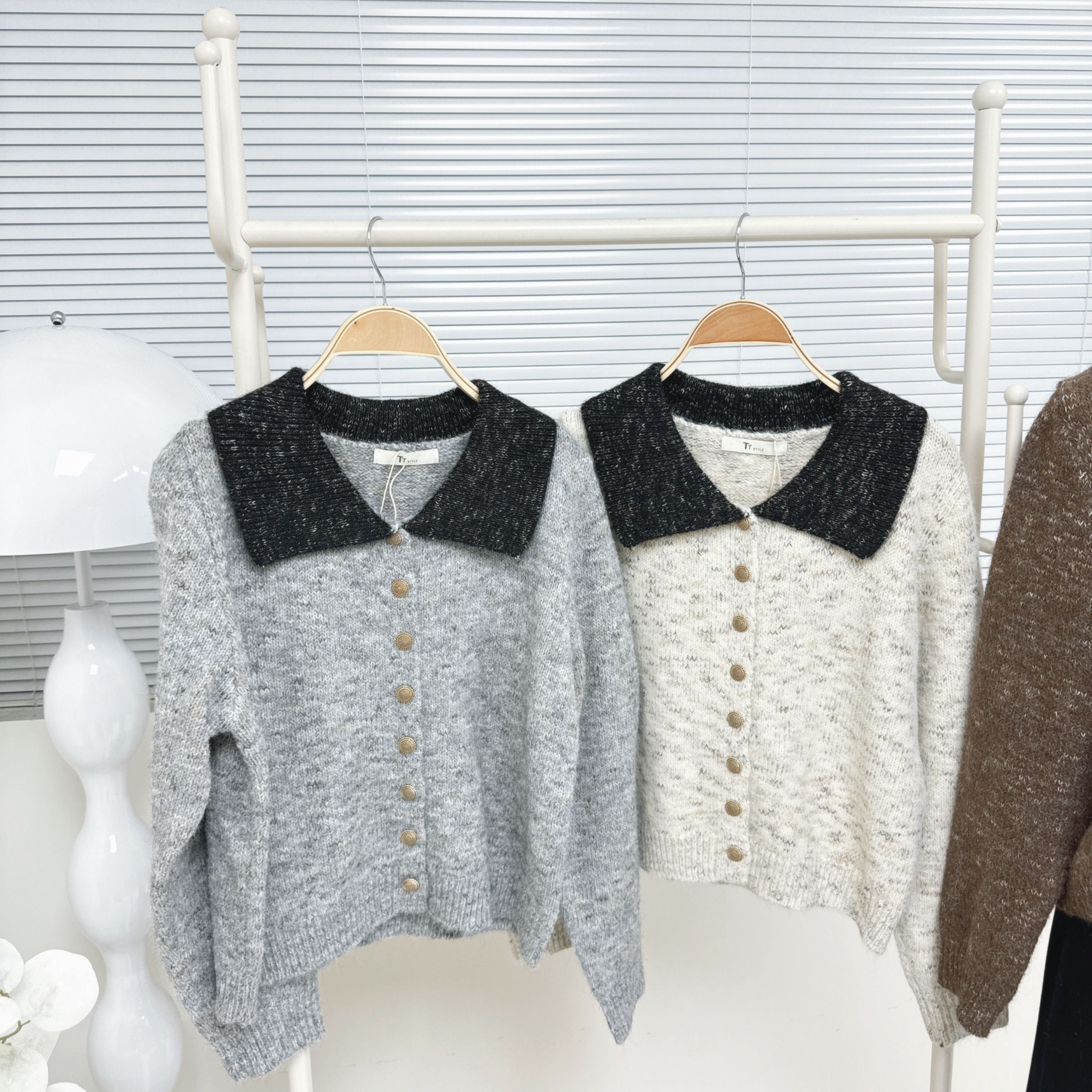 【Hoi2推介】拼色反領金鈕毛衣外套