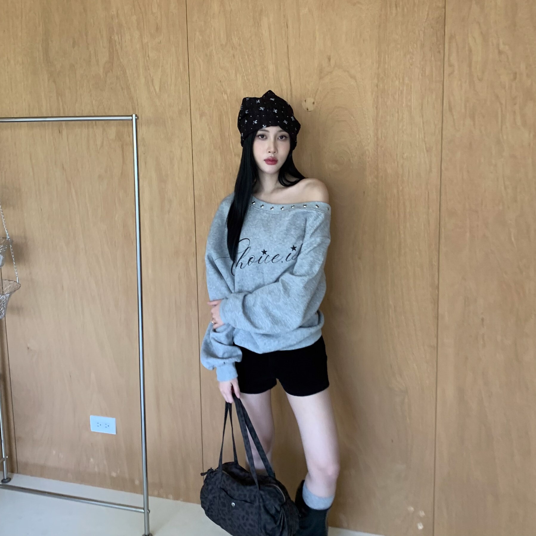 ISA_【ISA MADE】獨家甜辣企劃! 鉚釘斜肩上衣_51157