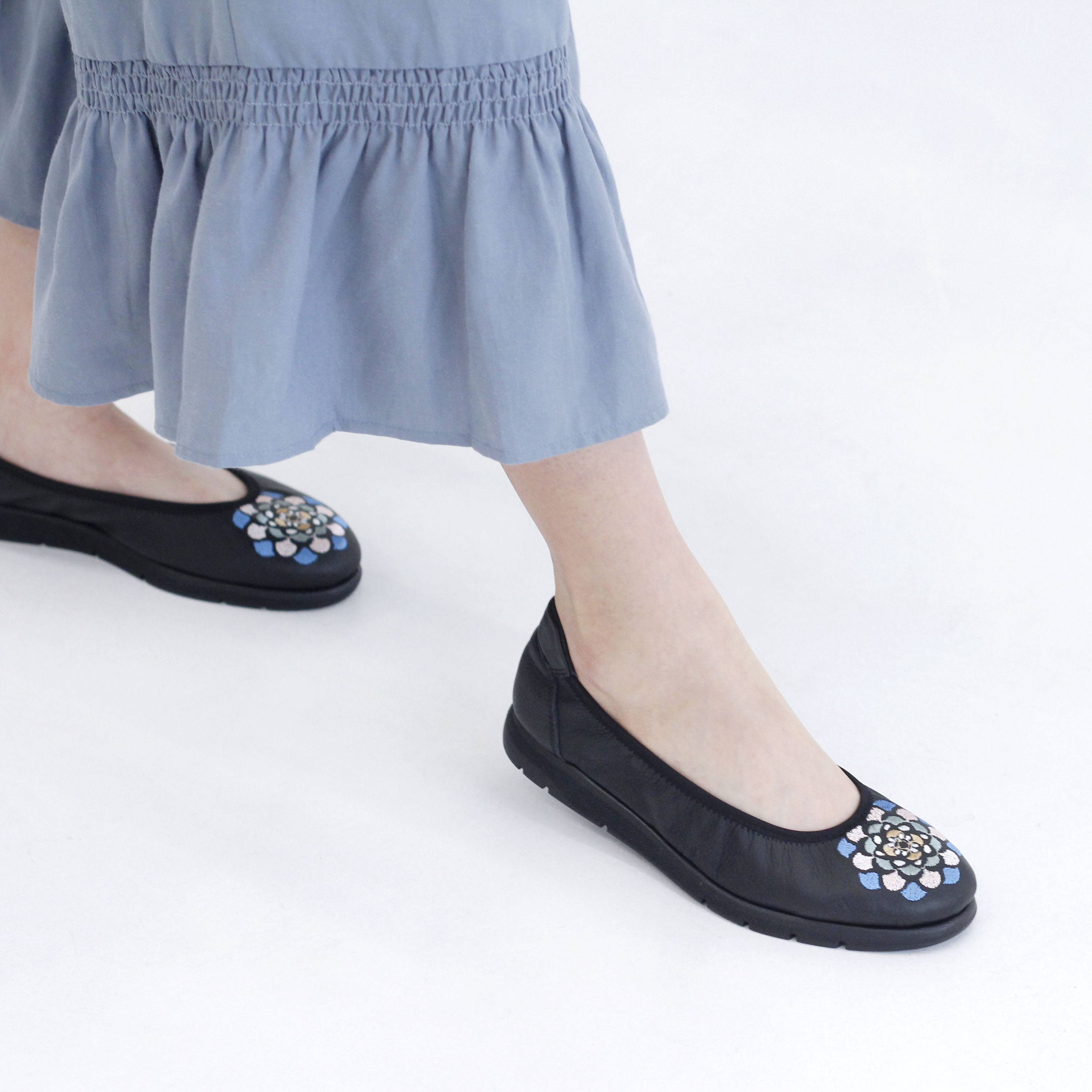 刺繡散步鞋｜錦簇花語 (經典黑)