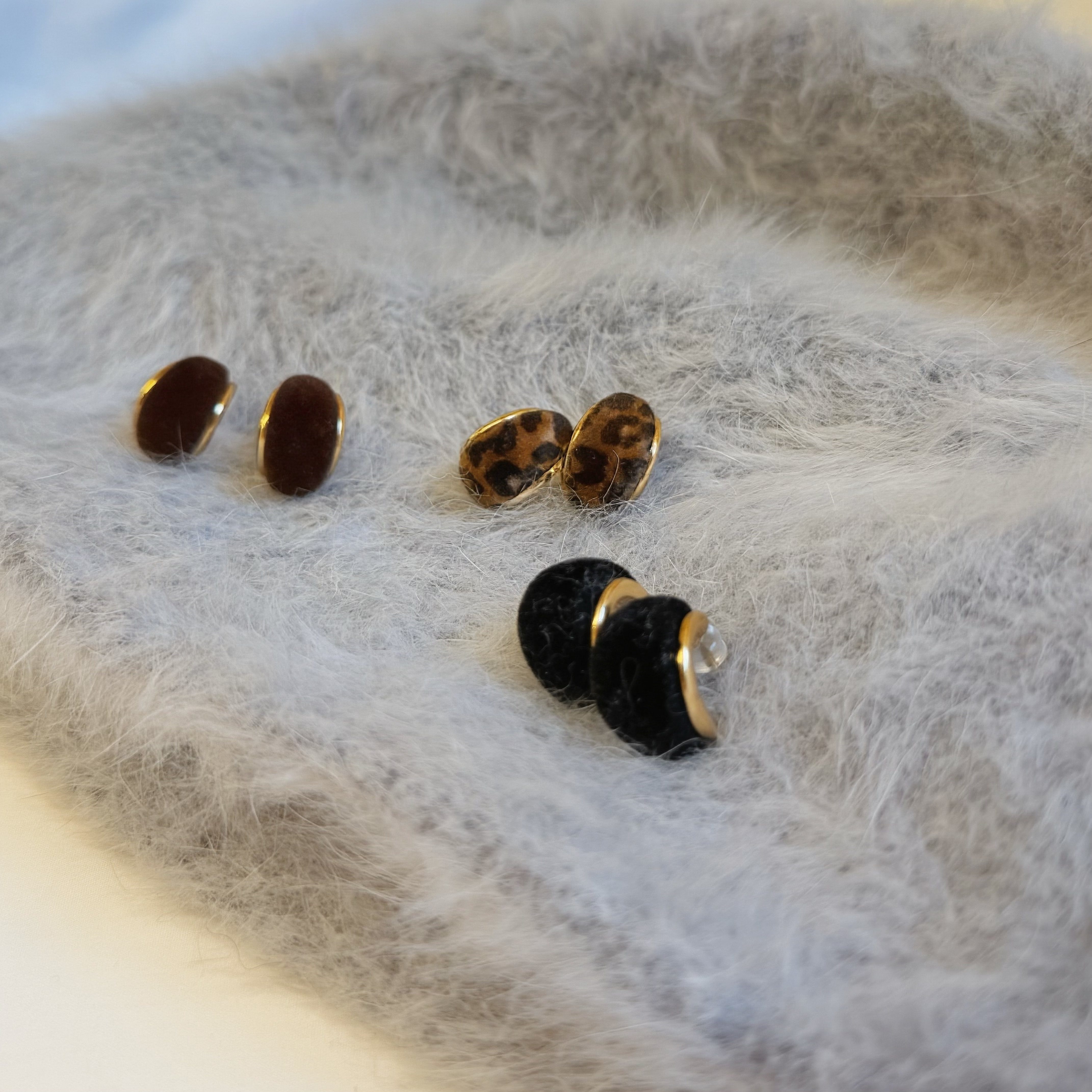 絲絨金邊腰果耳環