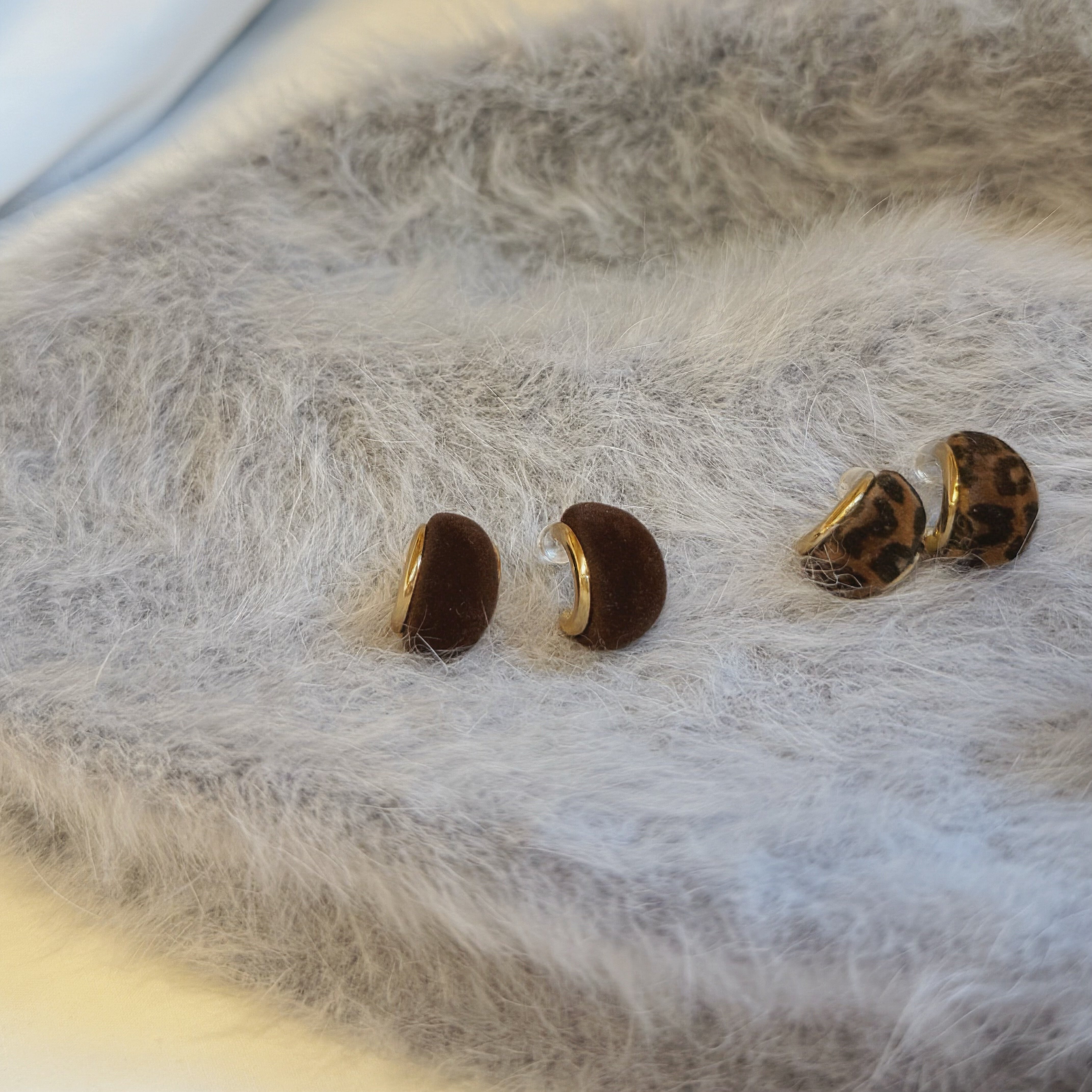 絲絨金邊腰果耳環