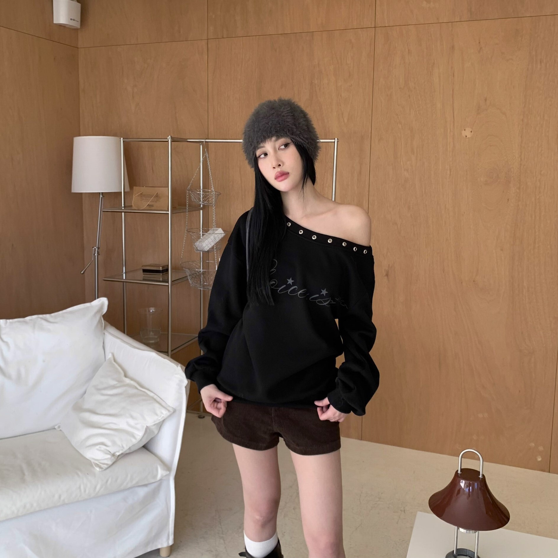 ISA_【ISA MADE】獨家甜辣企劃! 鉚釘斜肩上衣_51157