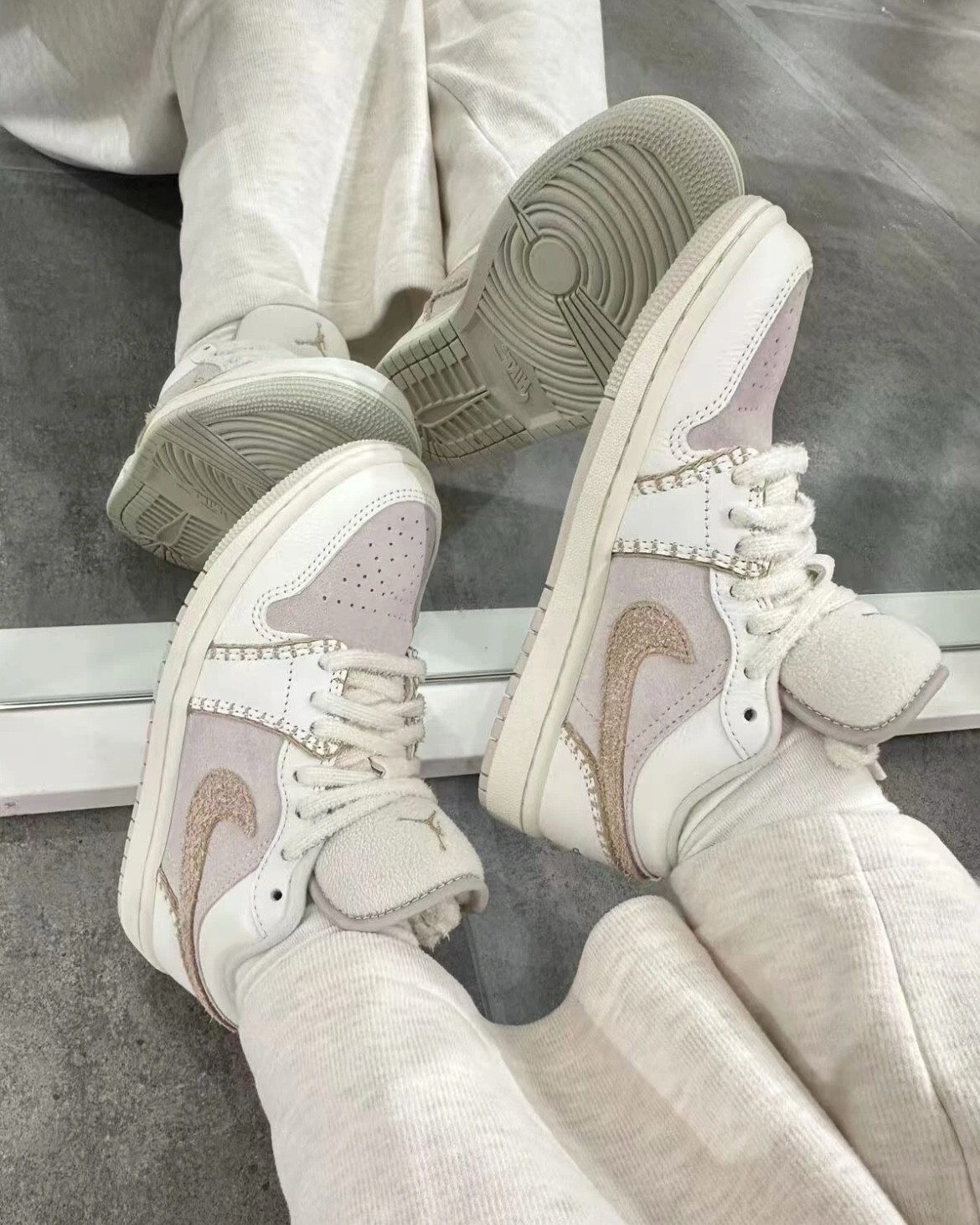 NIKE AIR JORDAN 1 LOW  女款 奶茶棕 HV4268-120