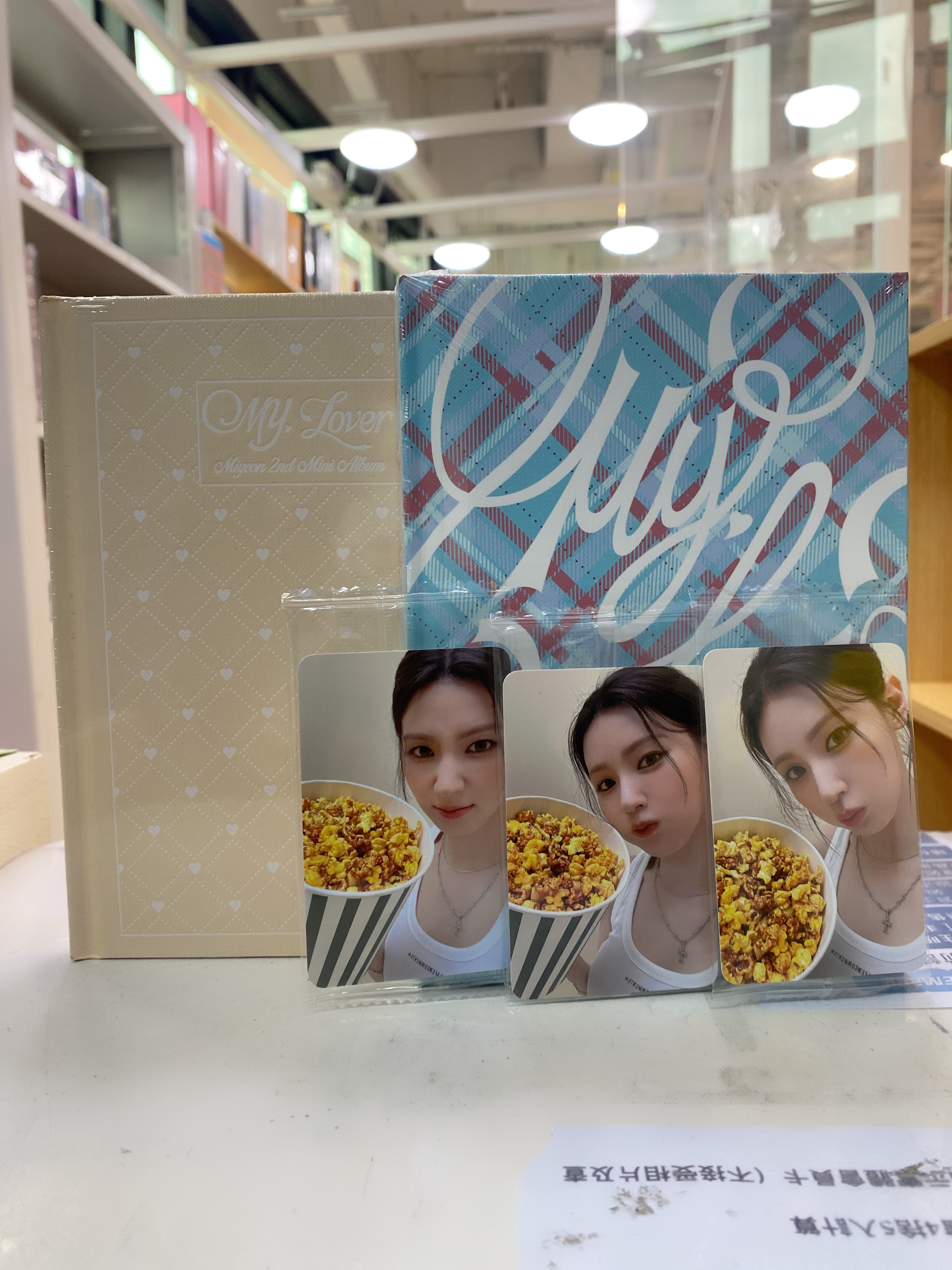 🎁MIYEON SOLO ALBUM " MY LOVER " (RANDOM)