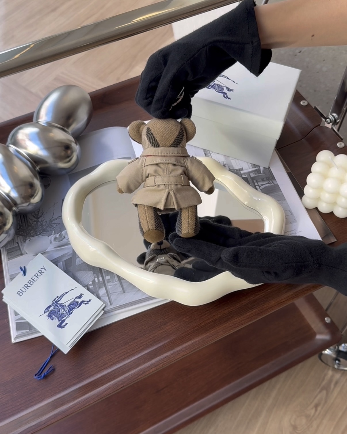 BURBERRY｜THOMAS 泰迪熊吊飾(風衣款經典米色)