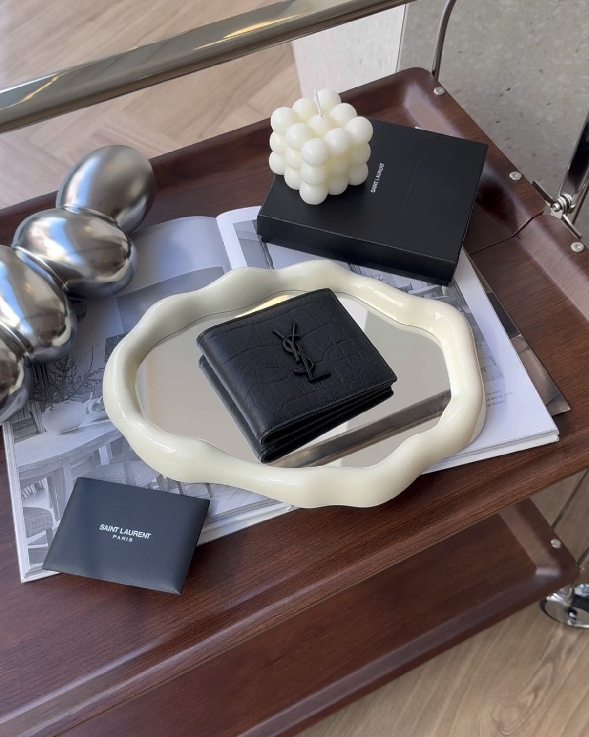 YSL｜CASSANDRA 鱷魚壓紋內八卡短夾 黑色