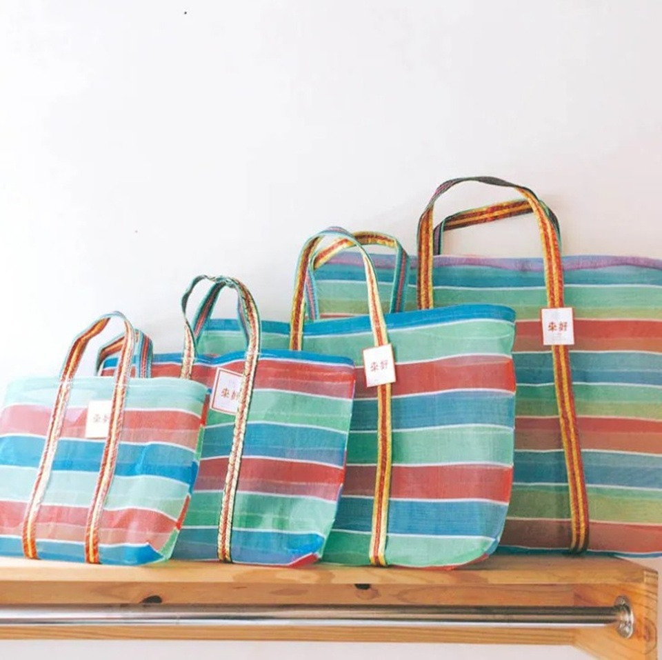 來好特別與茄芷袋界的「始祖」–台南後壁的老字號品牌金獅牌合作，傳承超過半個世紀，是製作茄芷袋的老行家。