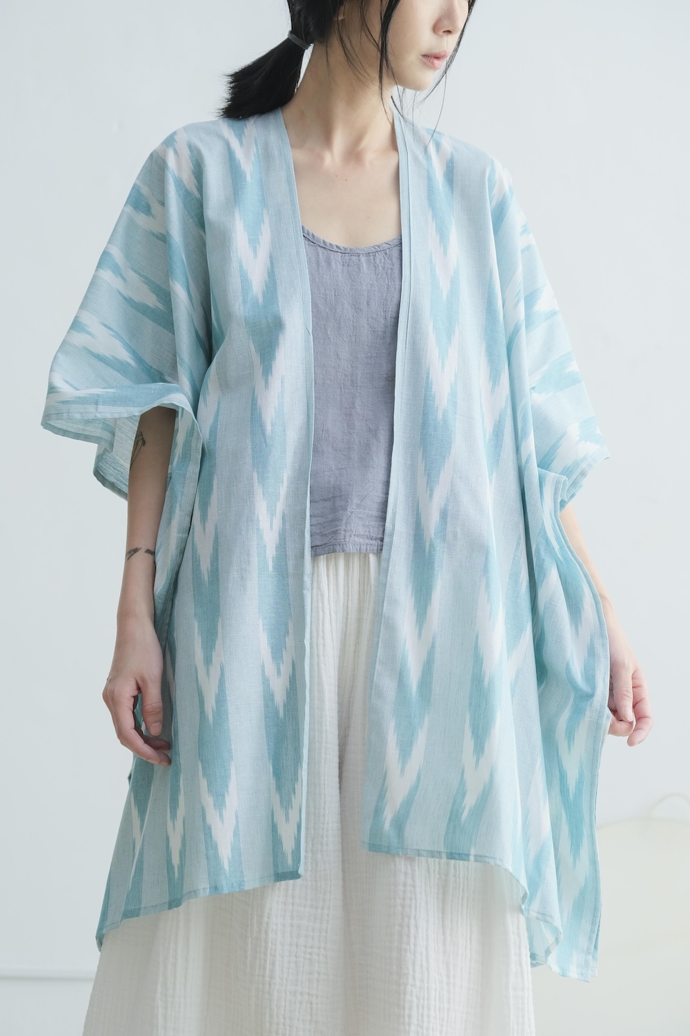 開襟披肩罩衫 / Ikat 淡藍