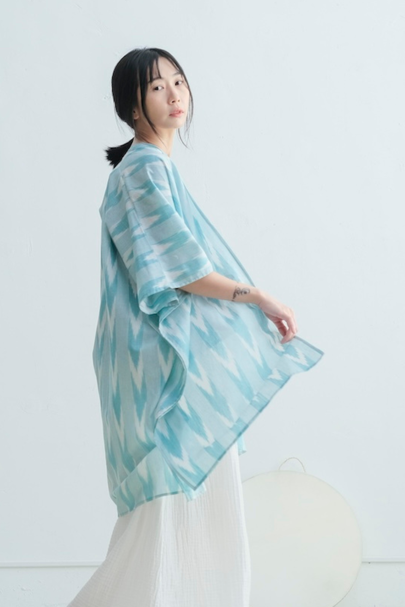 開襟披肩罩衫 / Ikat 淡藍