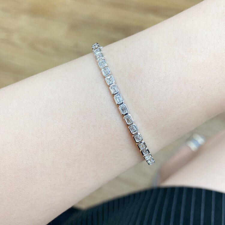 包邊鑲祖母綠切割鑽石手鐲