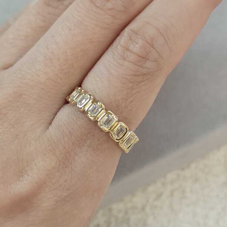 包邊鑲祖母綠切割鑽石渾身戒指