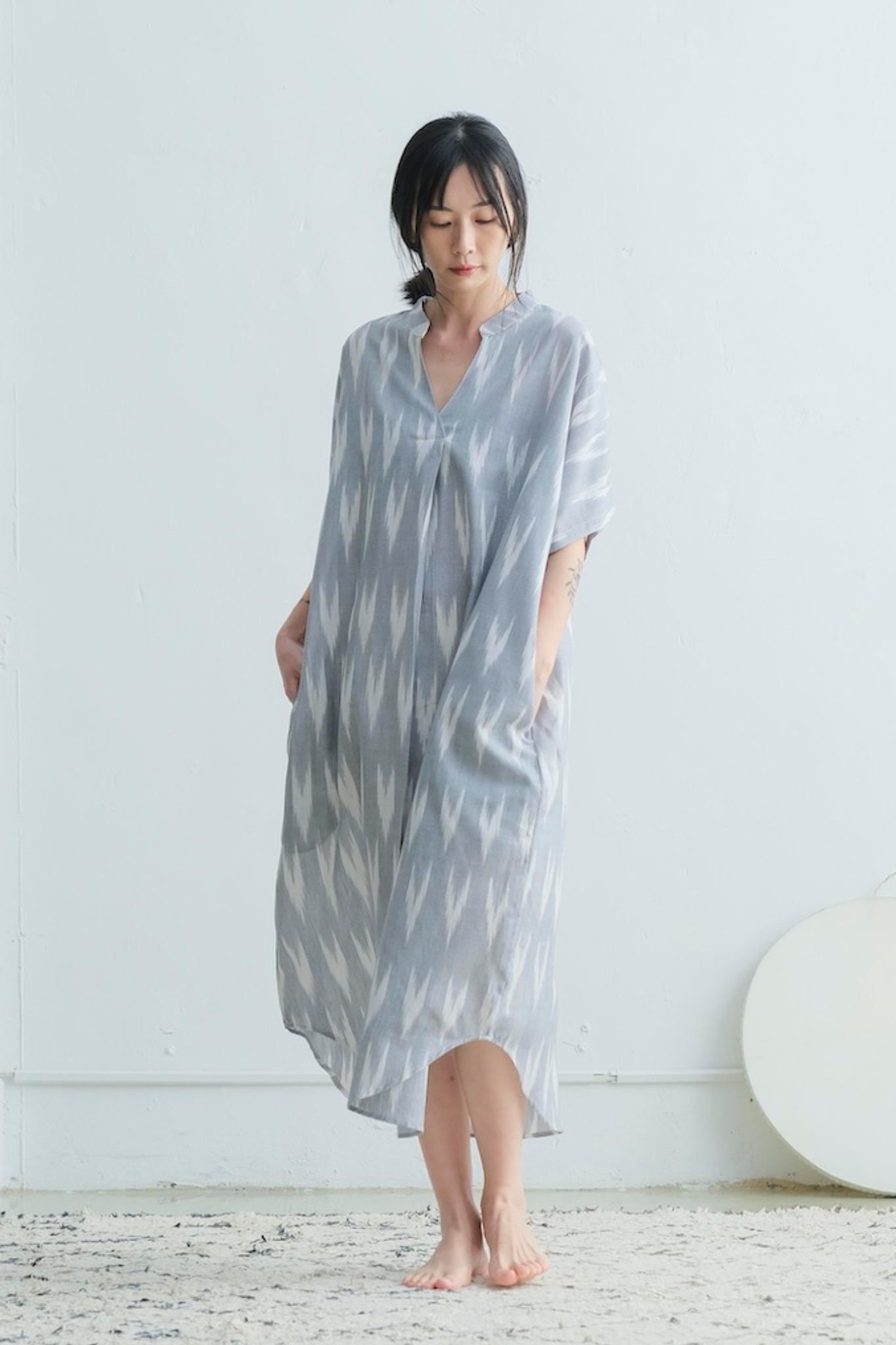 鑰匙領洋裝 / Ikat 銀灰