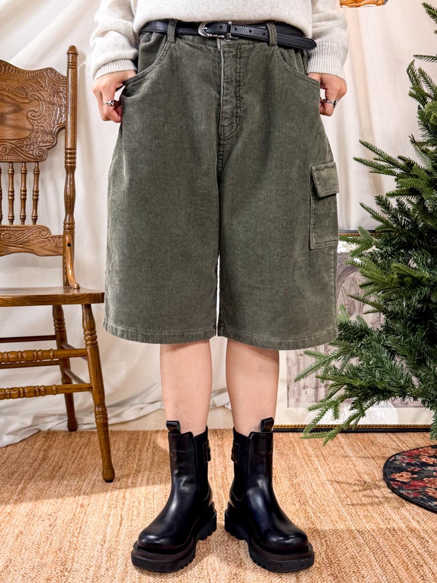 ⬇️開倉低至半價😱FINALSALE📣 腰位兩旁扣鈕．內抓毛 燈芯絨料 短褲 (有袋)【不設退換】