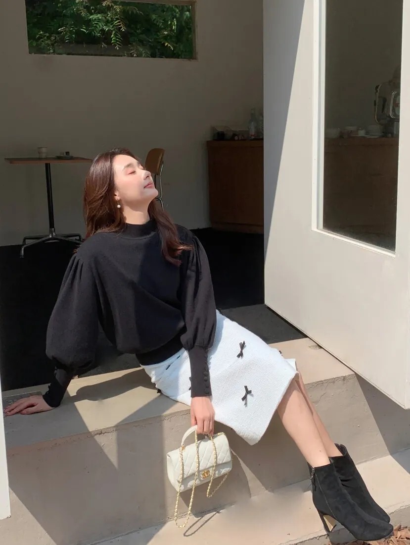 甜美氣息排釦澎澎袖造型圓領上衣-F / 2色 (Elegant & Love)