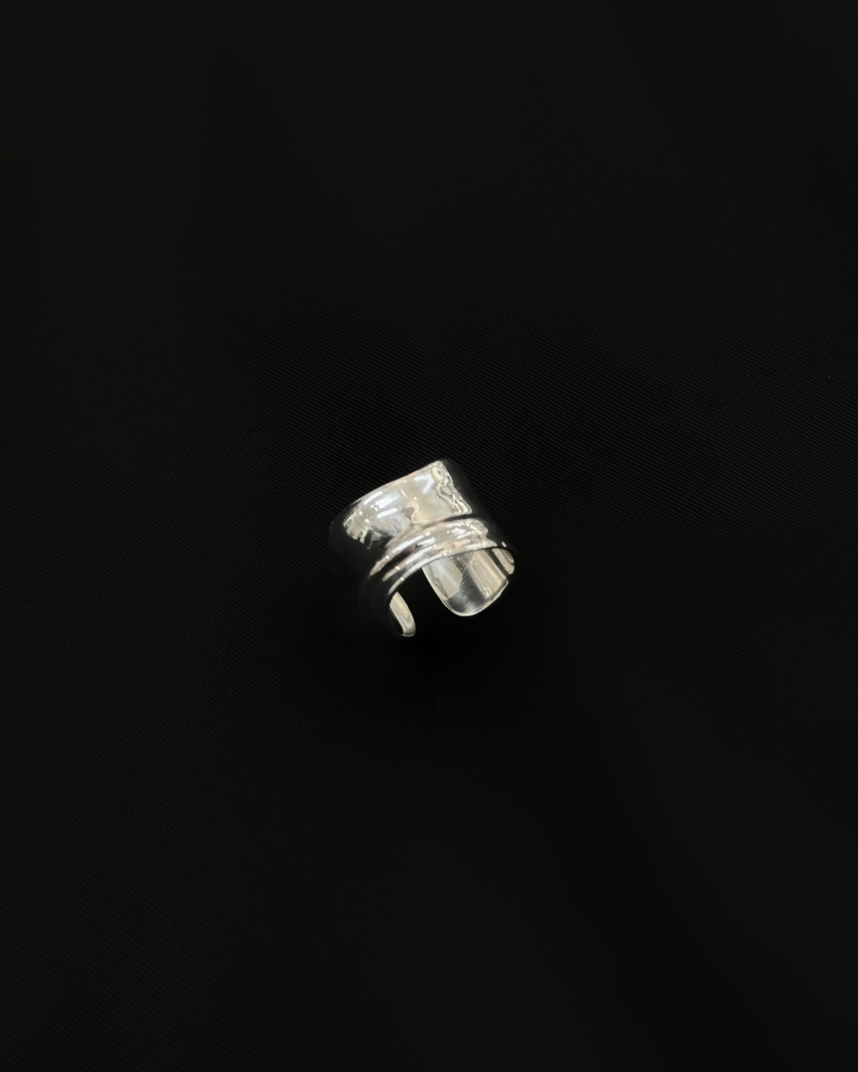 925純銀滑面凹凸紋闊戒