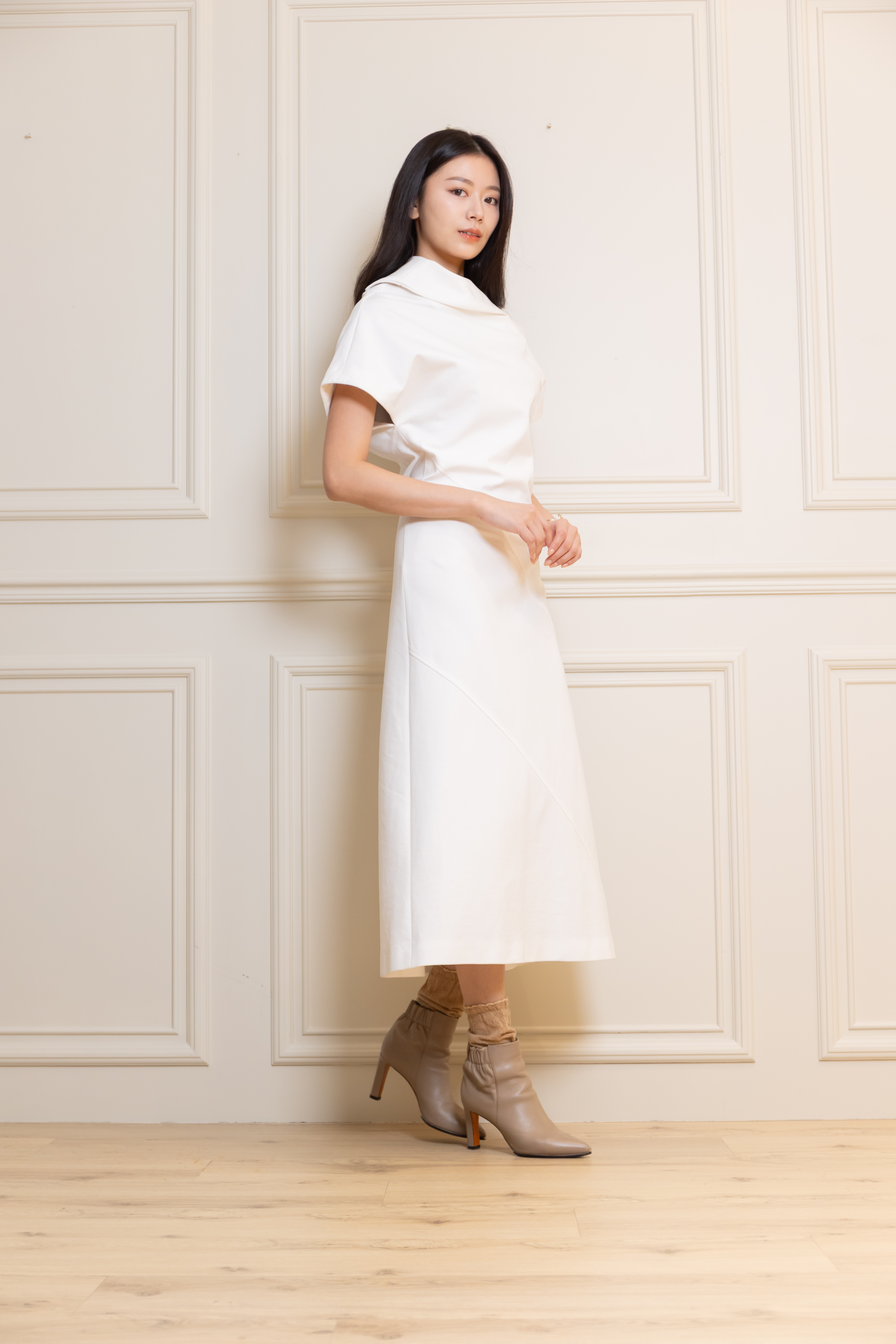 LIVIANA CONTI 不規則領長洋裝(白)