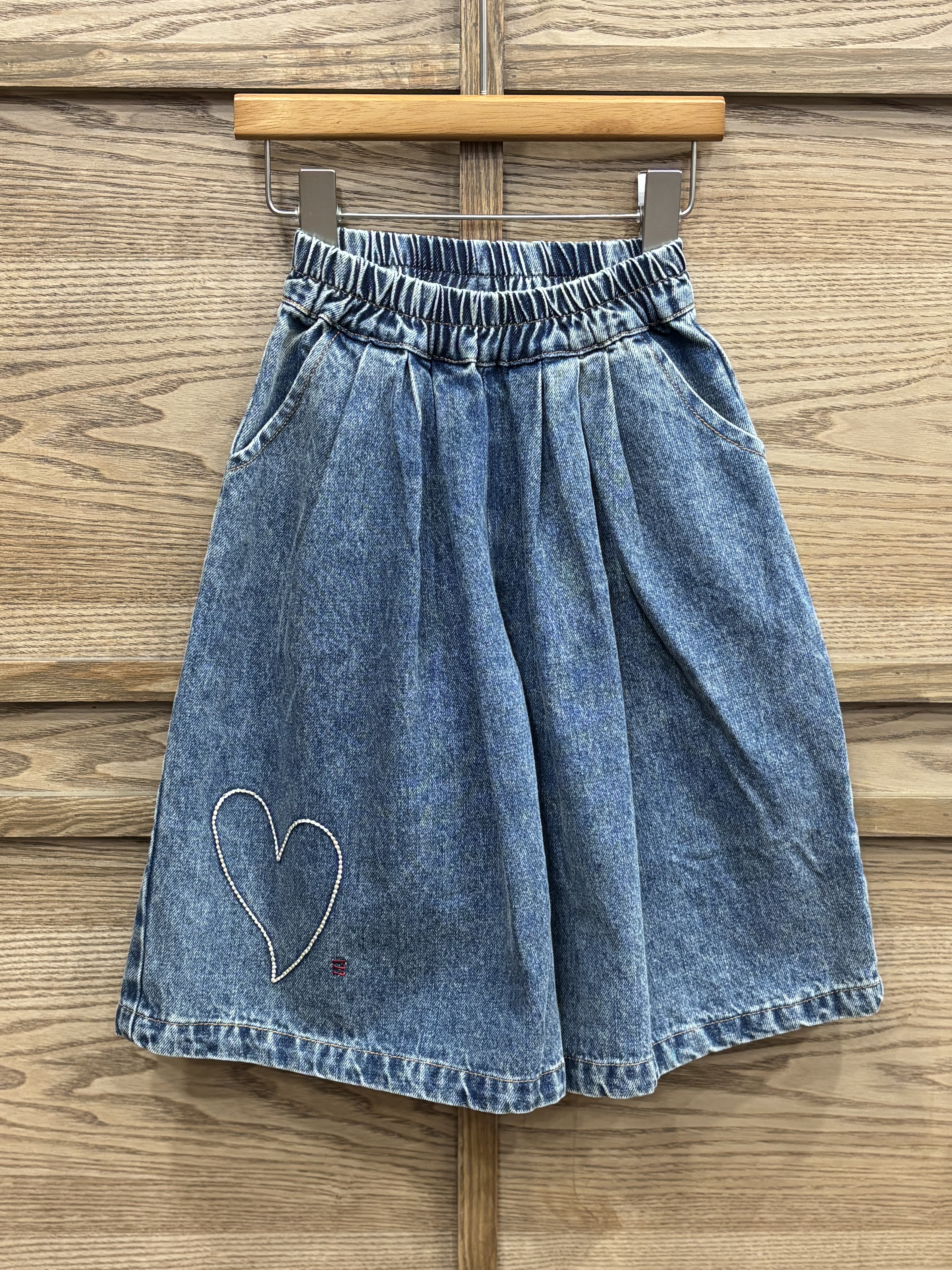 A03292刺繡柔軟牛仔寬褲