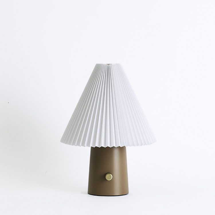 Scarlet 百褶裙織物桌燈