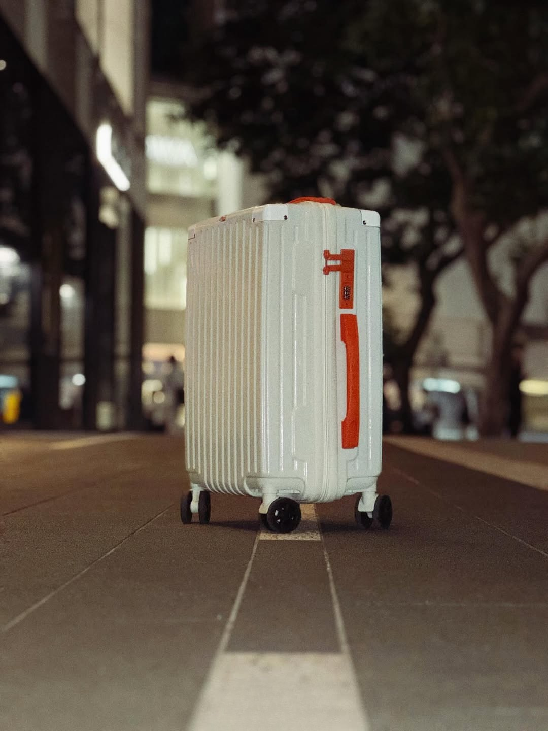 國外限定 NIKE 行李箱 米色 橘色 18吋