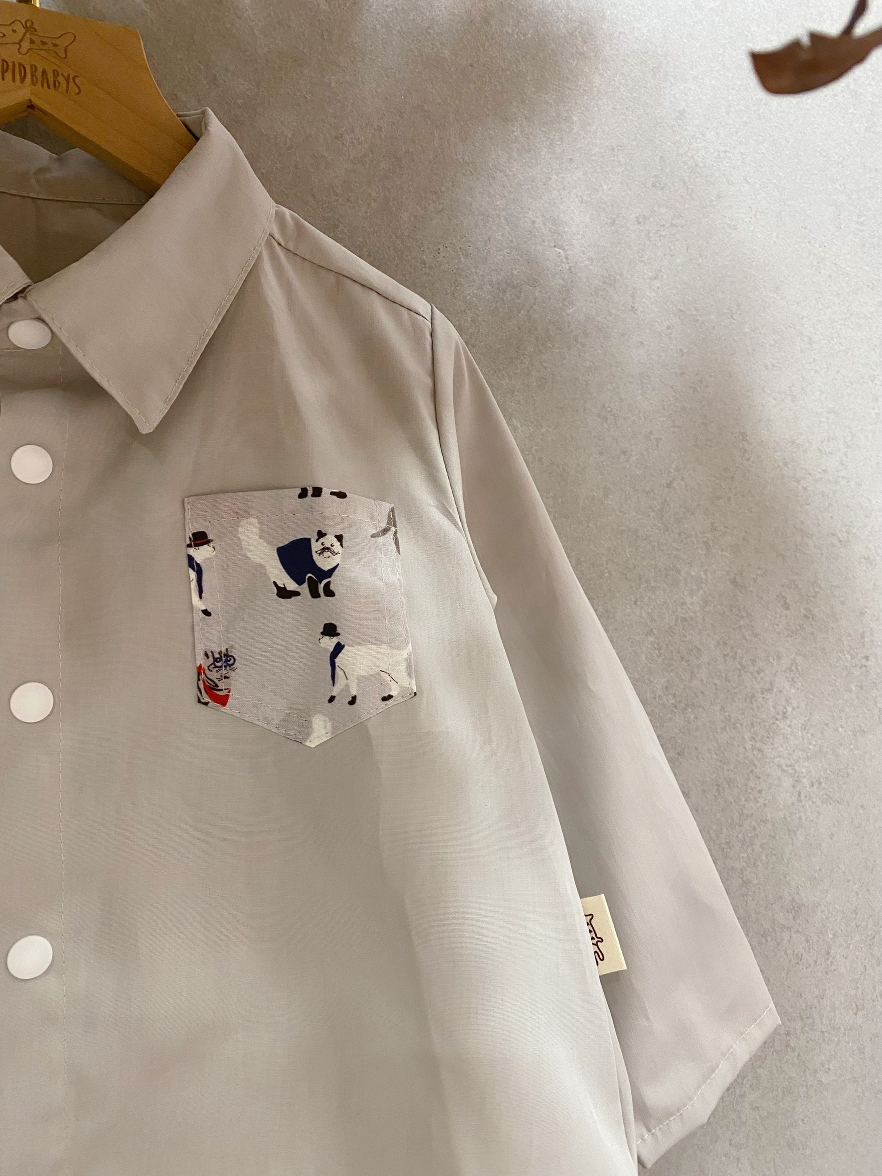 灰貓咪 拼接長袖襯衫（110）