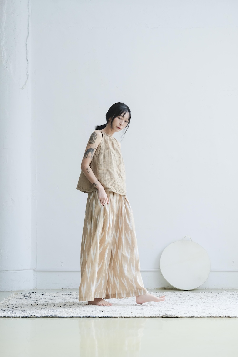花瓣腰圍寬褲 / Ikat 裸膚