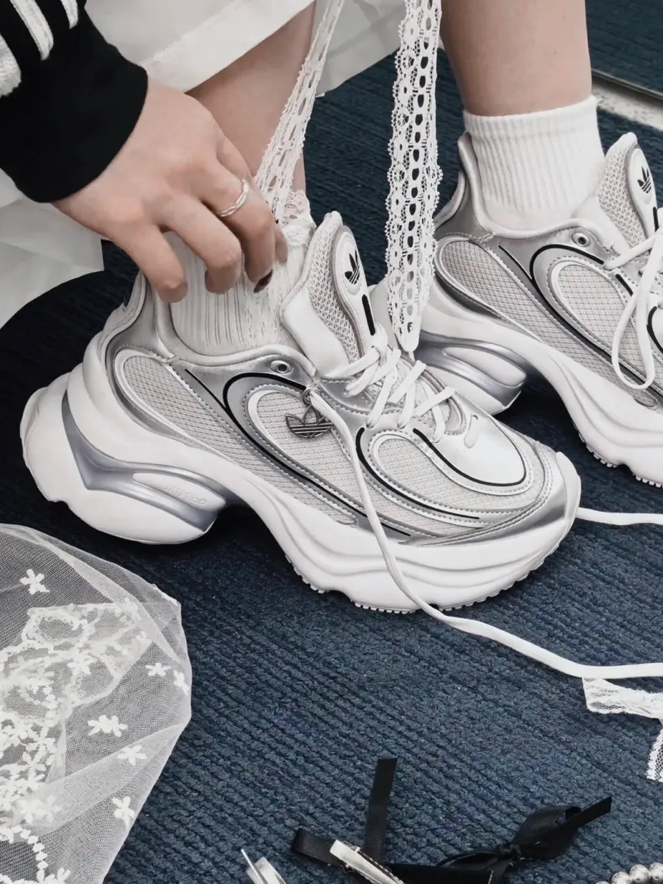 ADIDAS OZVENUZ 增高厚底款！白銀灰