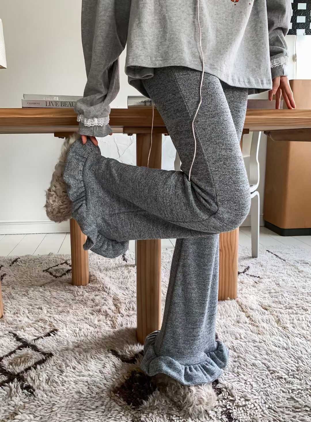 Dec5107 時髦女子必選法式滾邊細坑條拉長腿濾鏡喇叭褲