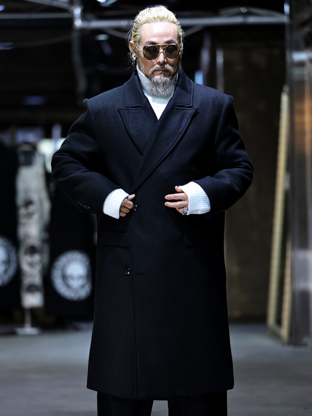 尖領側排扣長版大衣外套